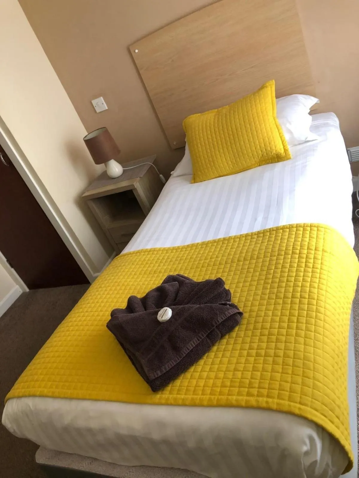 Bed in Royal Grosvenor Hotel