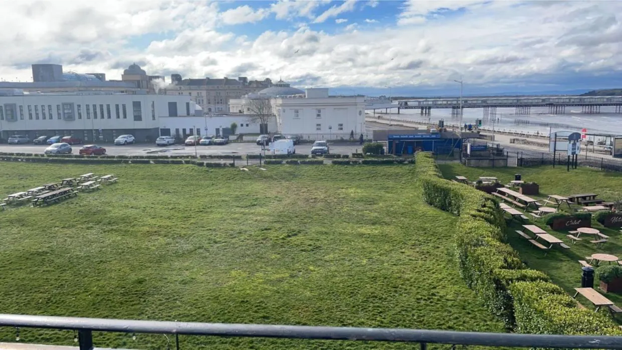 Day in Royal Grosvenor Hotel