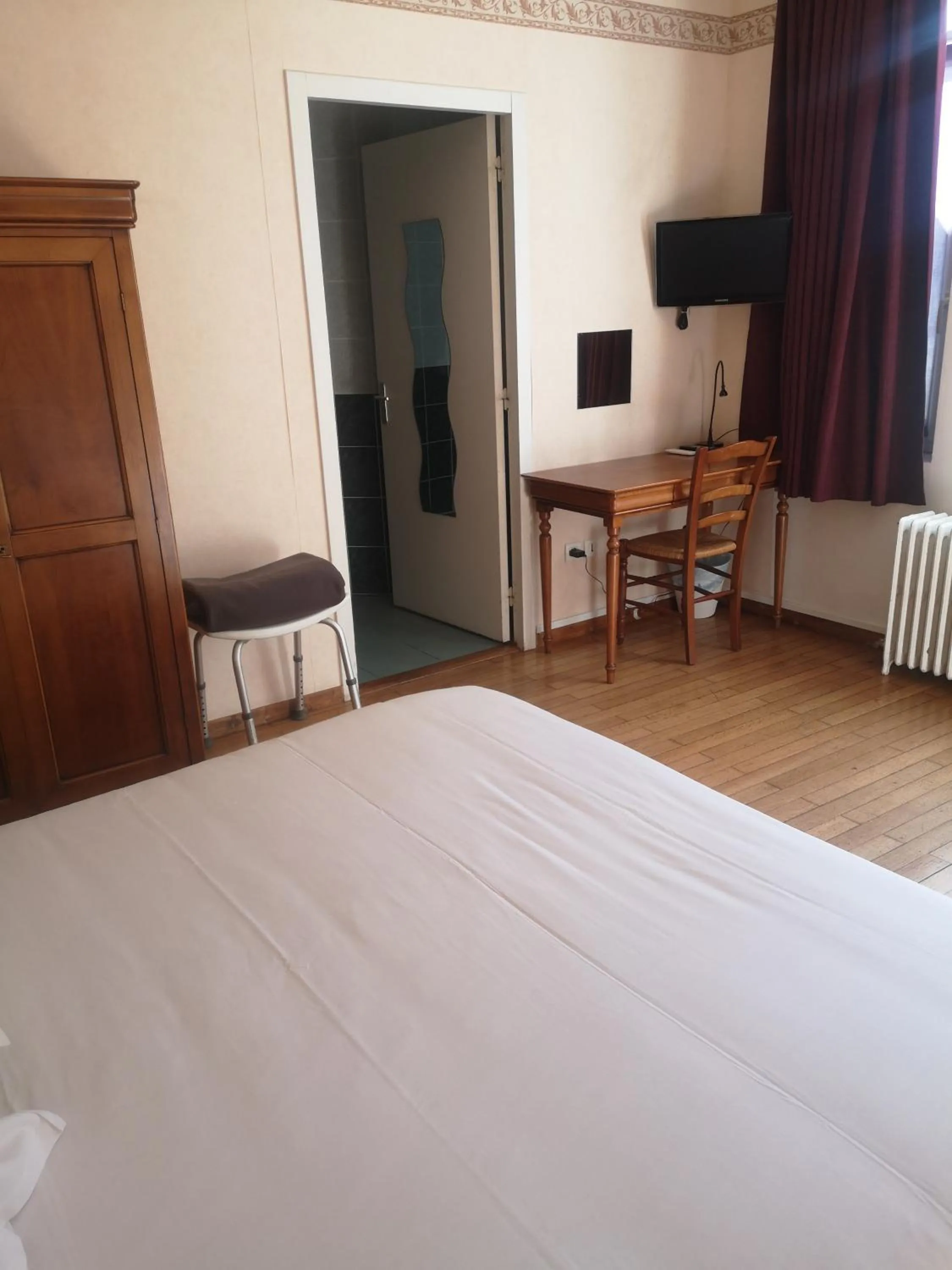 Bedroom, Bed in Hôtel des Ducs