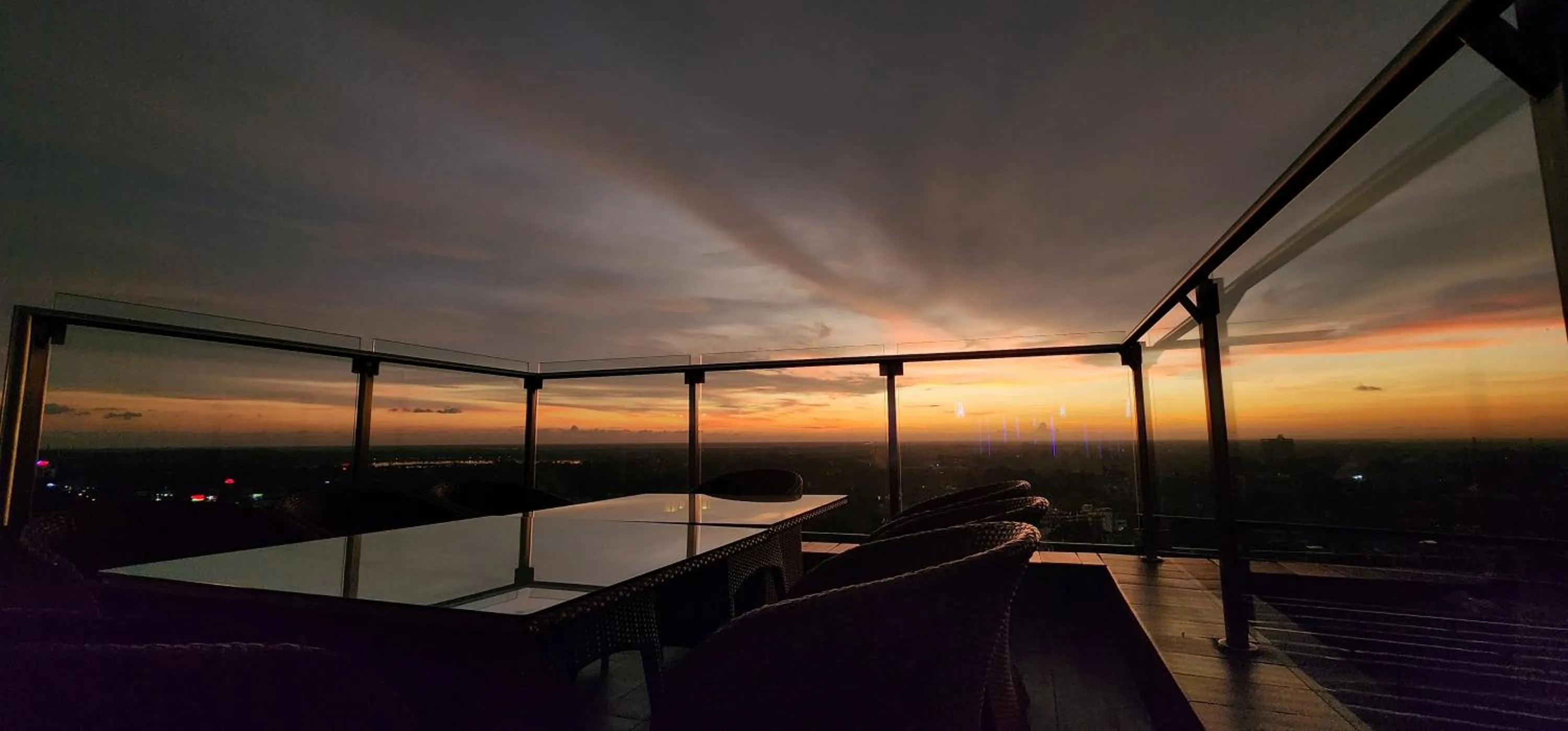 Restaurant/places to eat in Hotel Arcadia