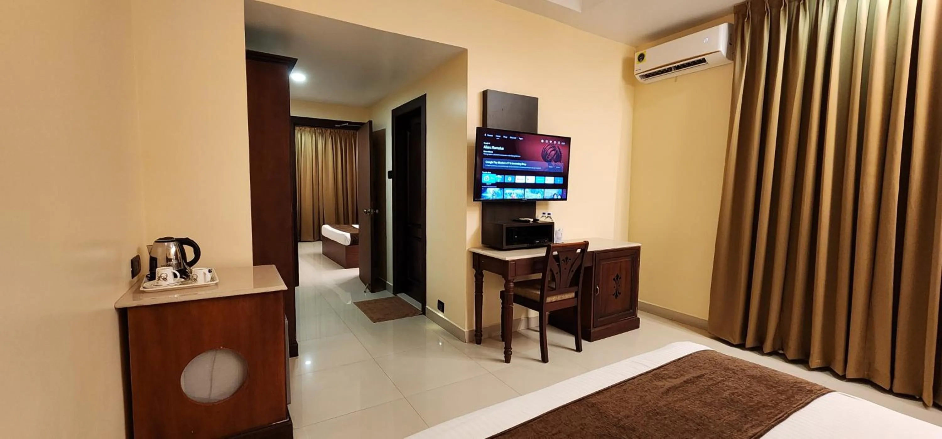 TV and multimedia in Hotel Arcadia