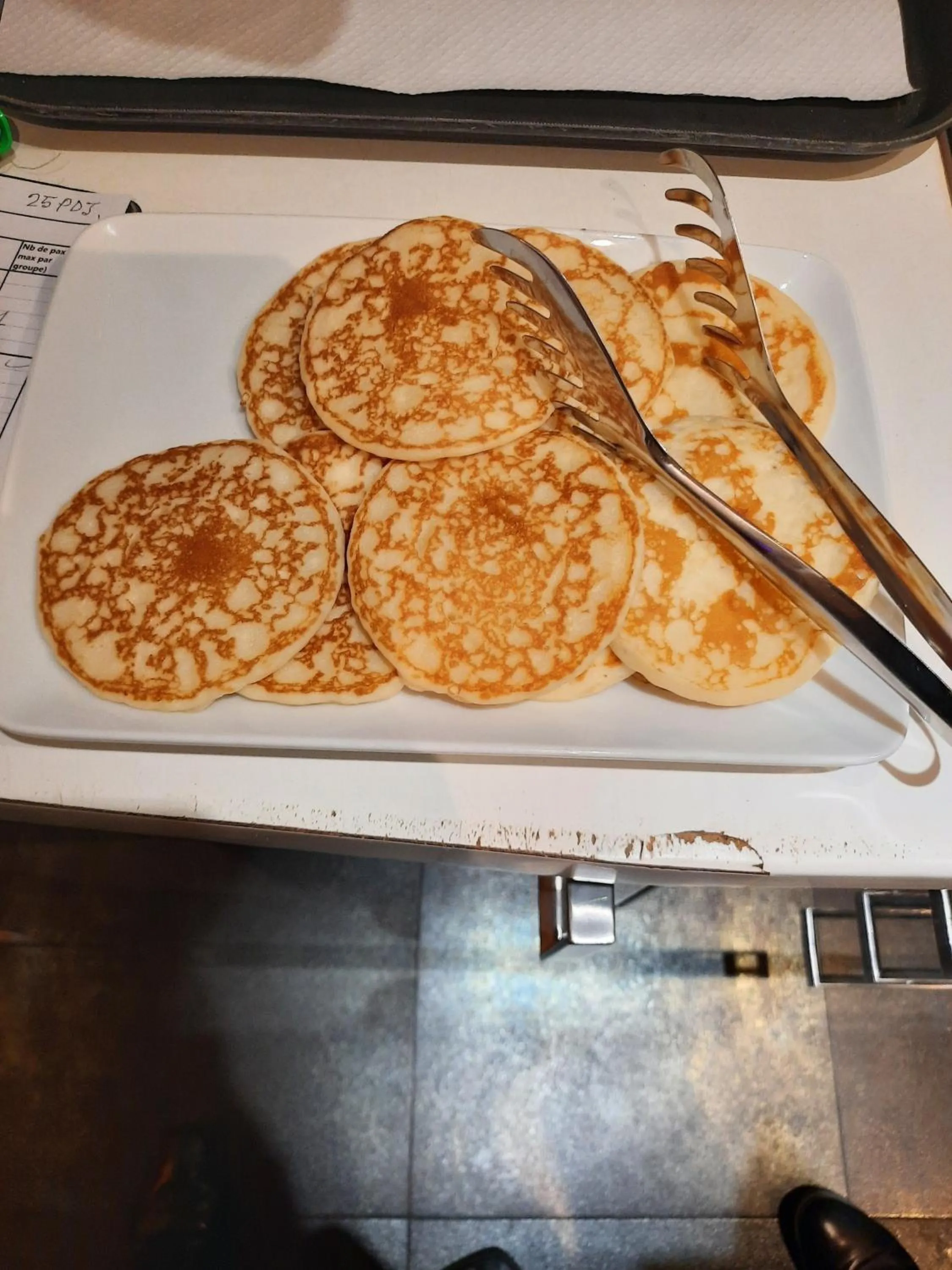 Breakfast in Hôtel Lumières Montmartre Paris