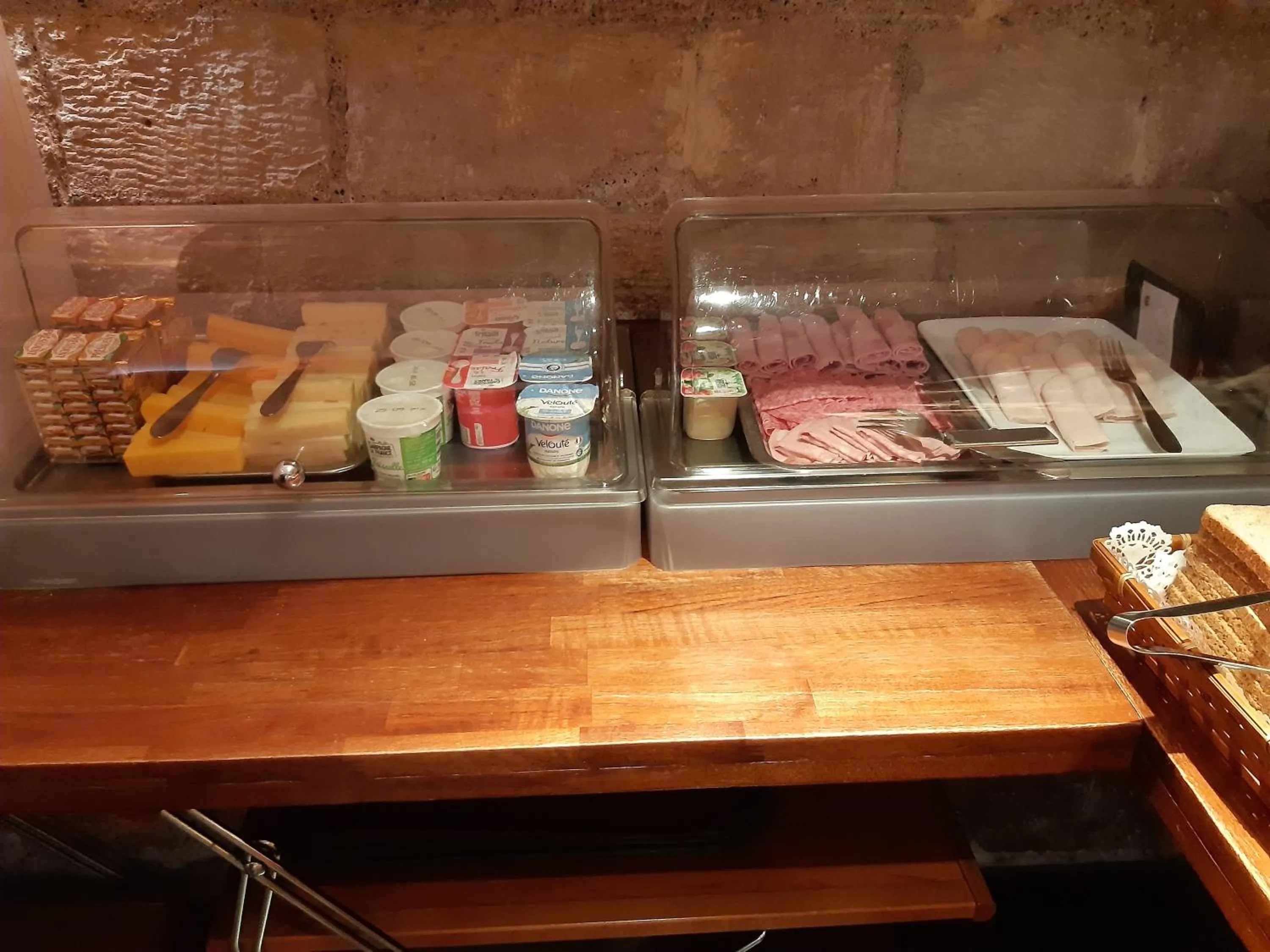 Breakfast in Hôtel Lumières Montmartre Paris