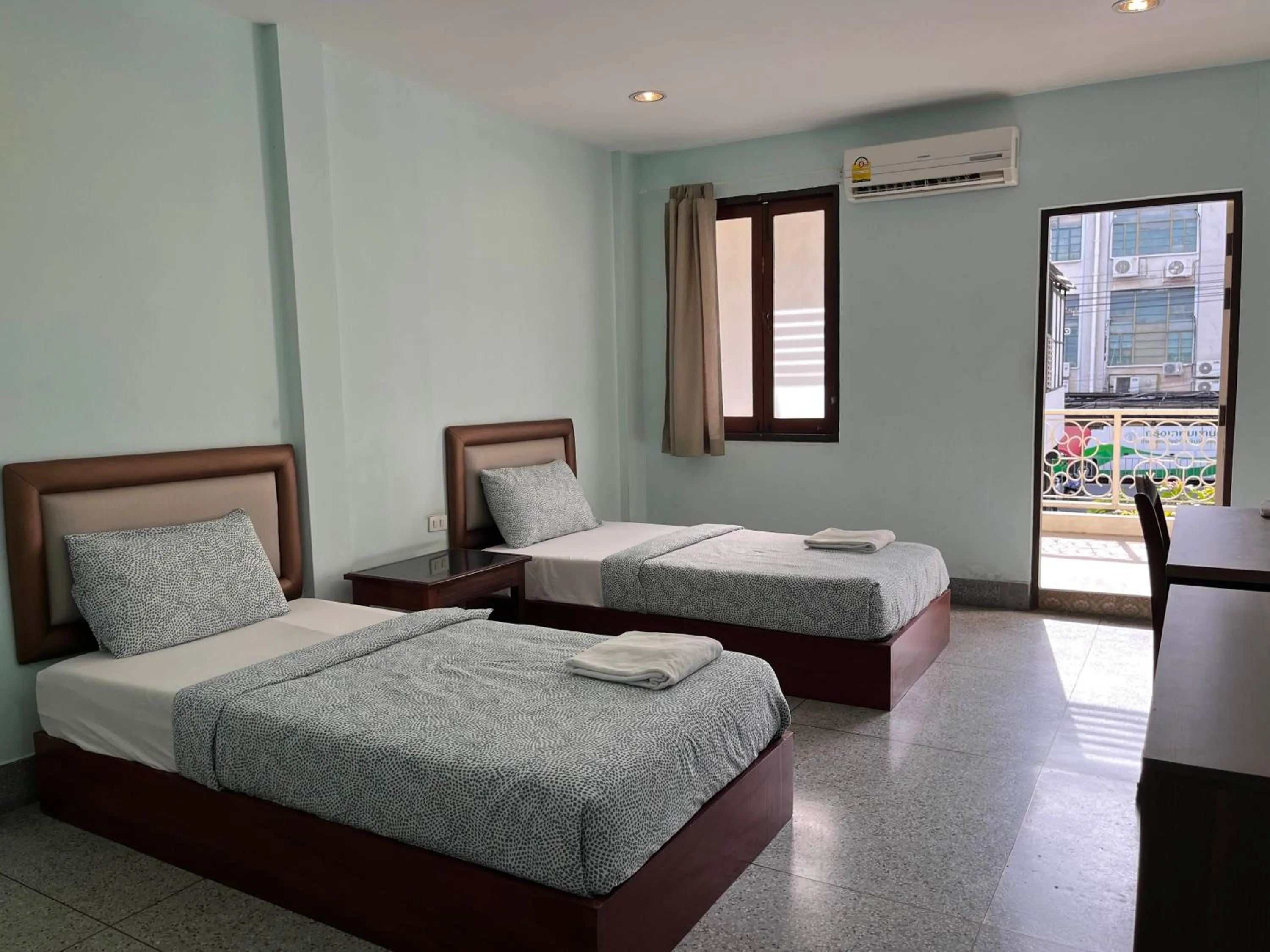 Bed in Excel Hotel Bangkok former Sri Krungthep Hotel