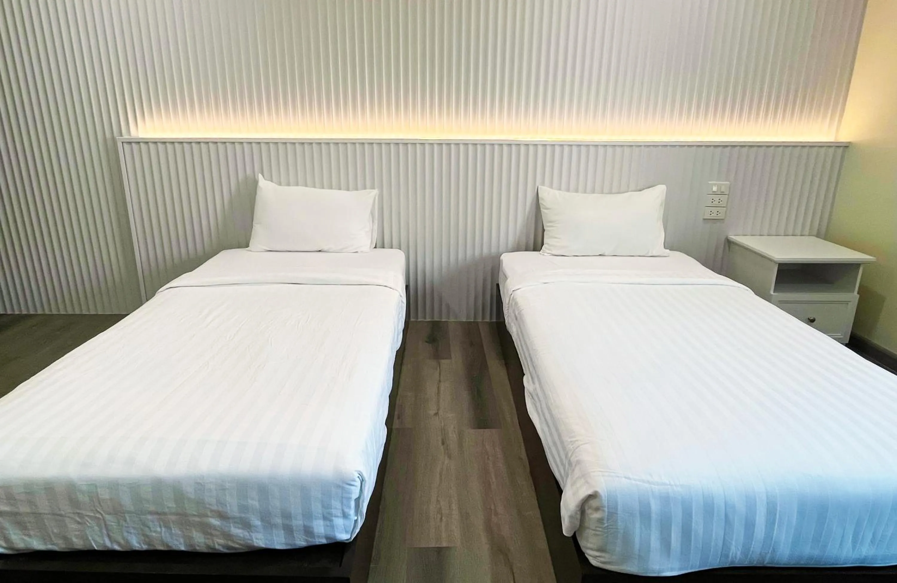 Bed in Excel Hotel Bangkok former Sri Krungthep Hotel