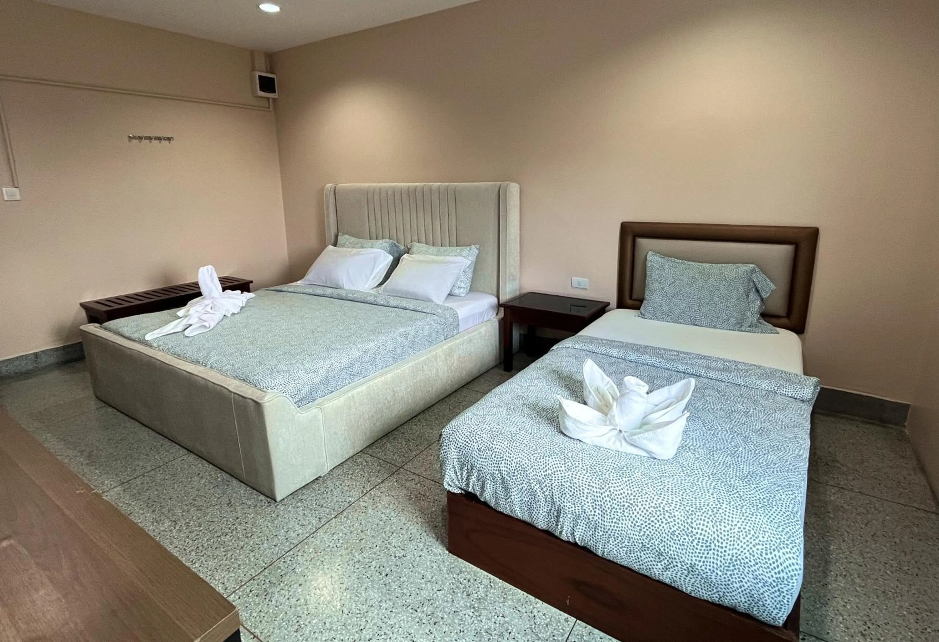 Photo of the whole room, Bed in Excel Hotel Bangkok former Sri Krungthep Hotel