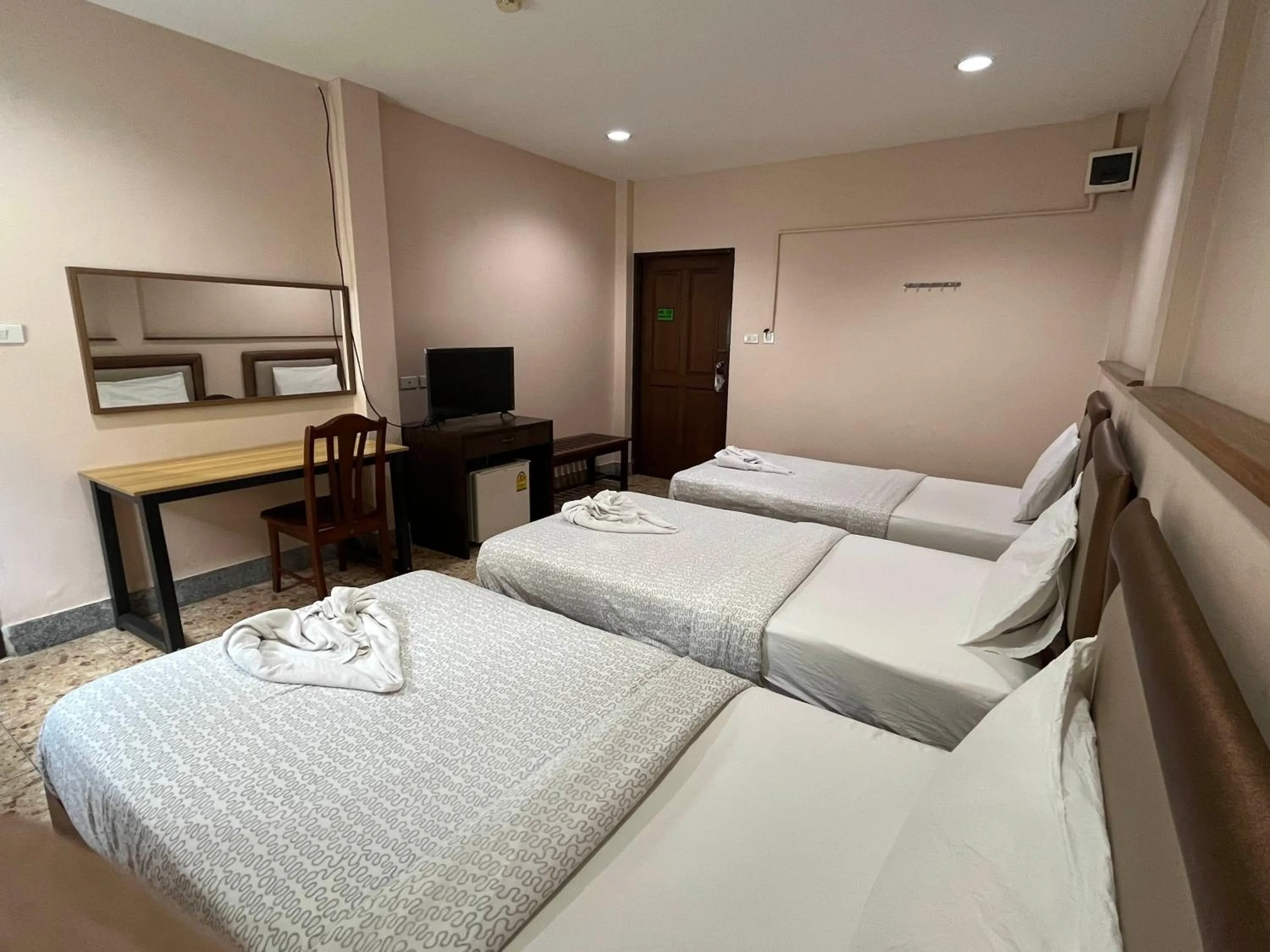 Bed in Excel Hotel Bangkok former Sri Krungthep Hotel