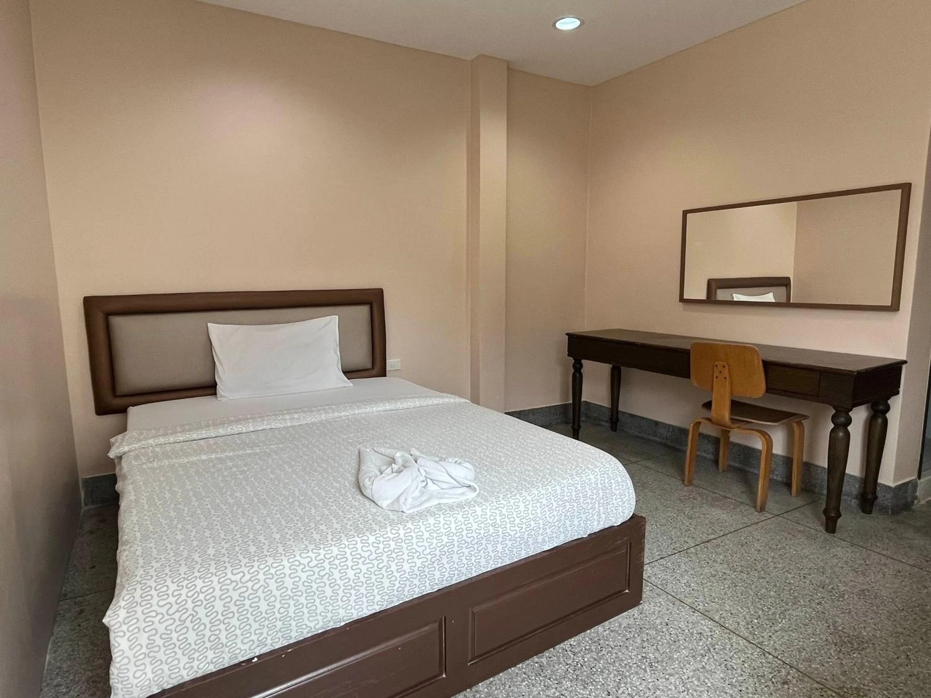 Bed in Excel Hotel Bangkok former Sri Krungthep Hotel