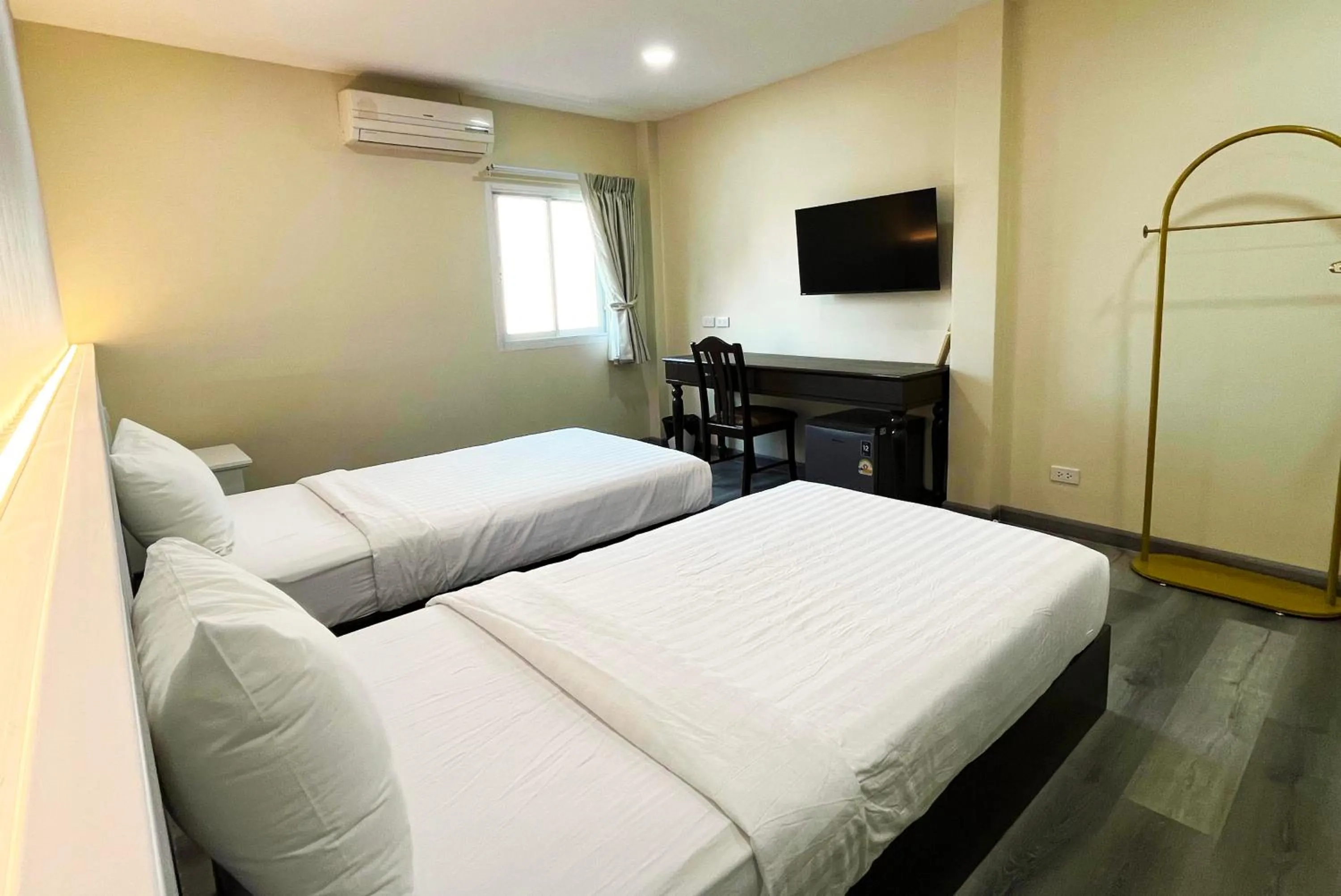 Bed in Excel Hotel Bangkok former Sri Krungthep Hotel