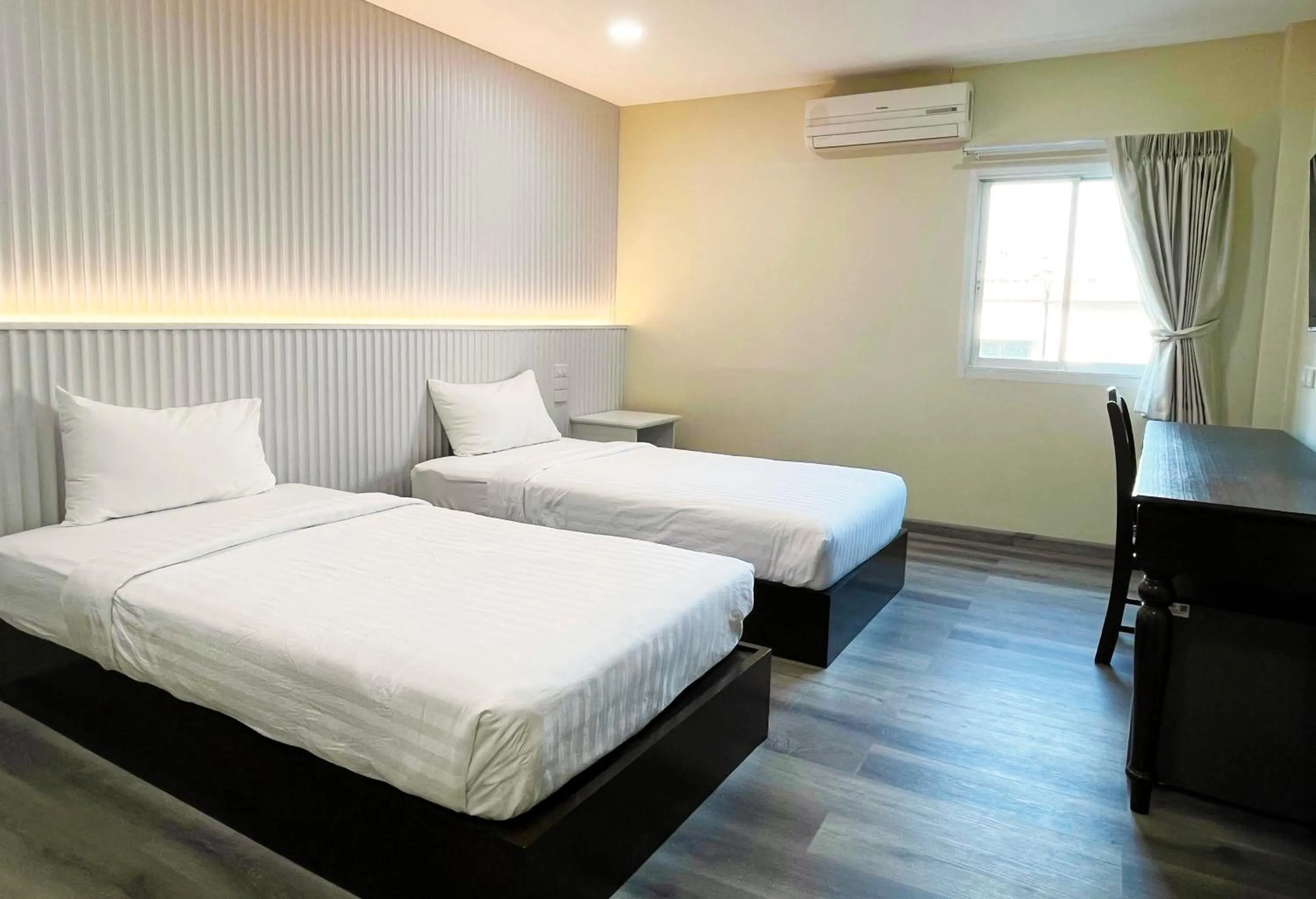 Bed in Excel Hotel Bangkok former Sri Krungthep Hotel