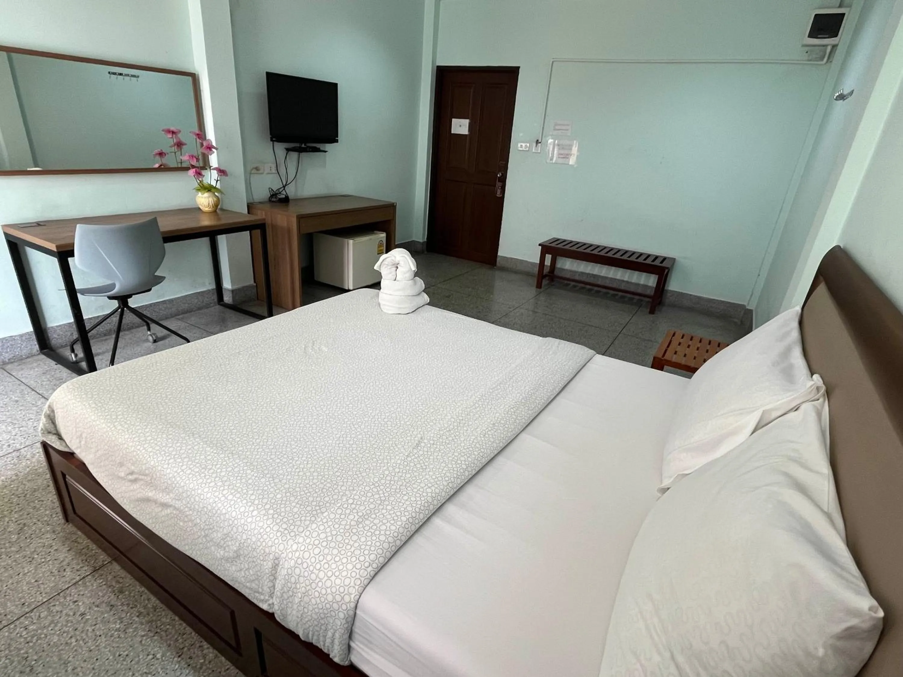 Bed in Excel Hotel Bangkok former Sri Krungthep Hotel