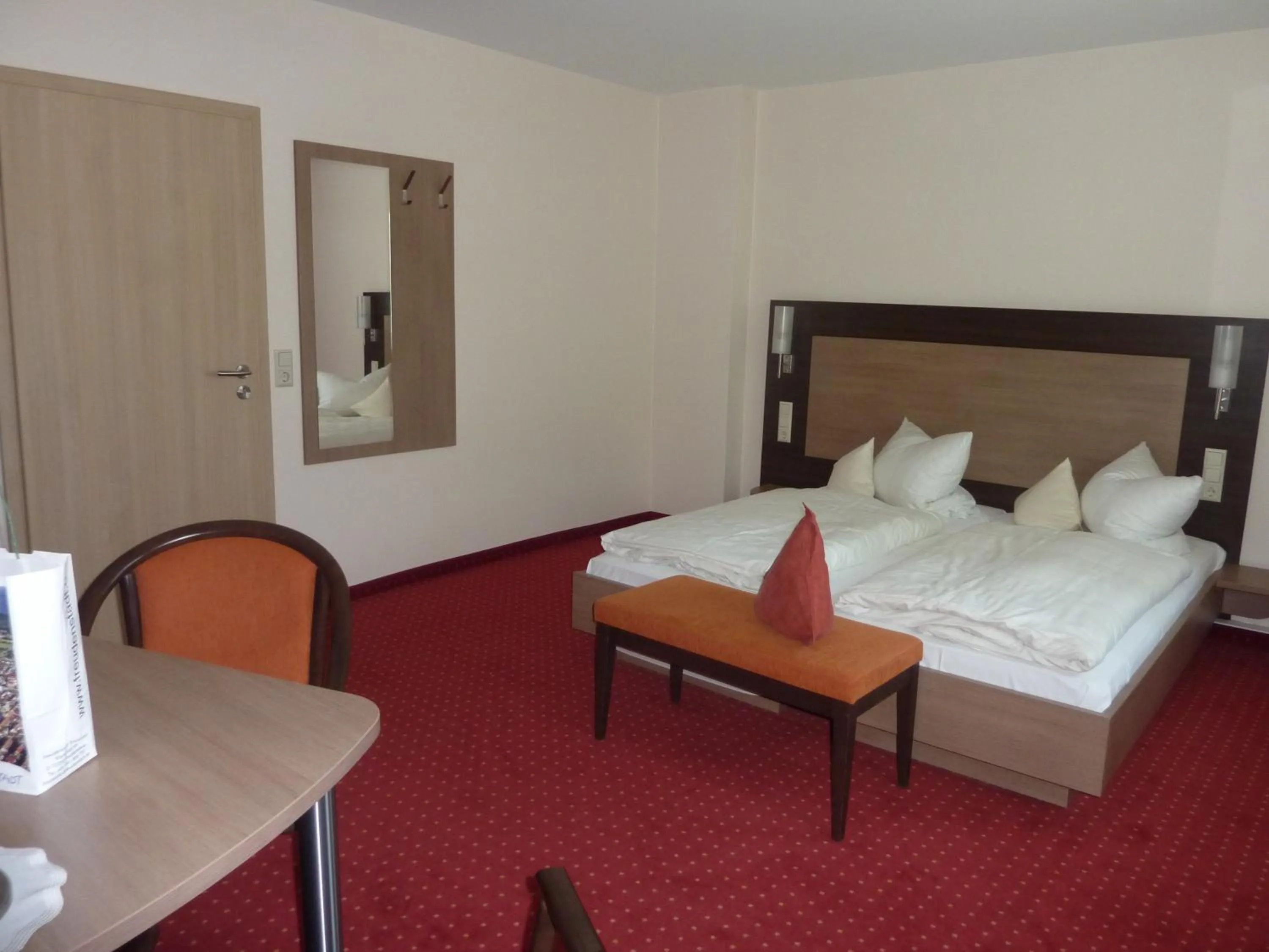 Photo of the whole room, Bed in Hotel Gasthof König Karl