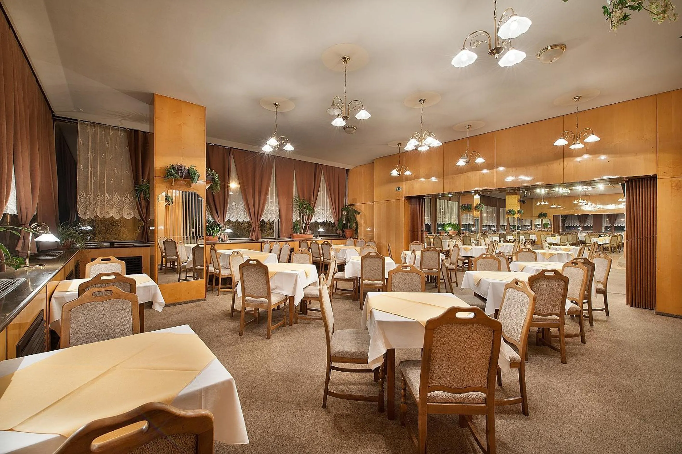 Restaurant/places to eat in Hotel Kladno