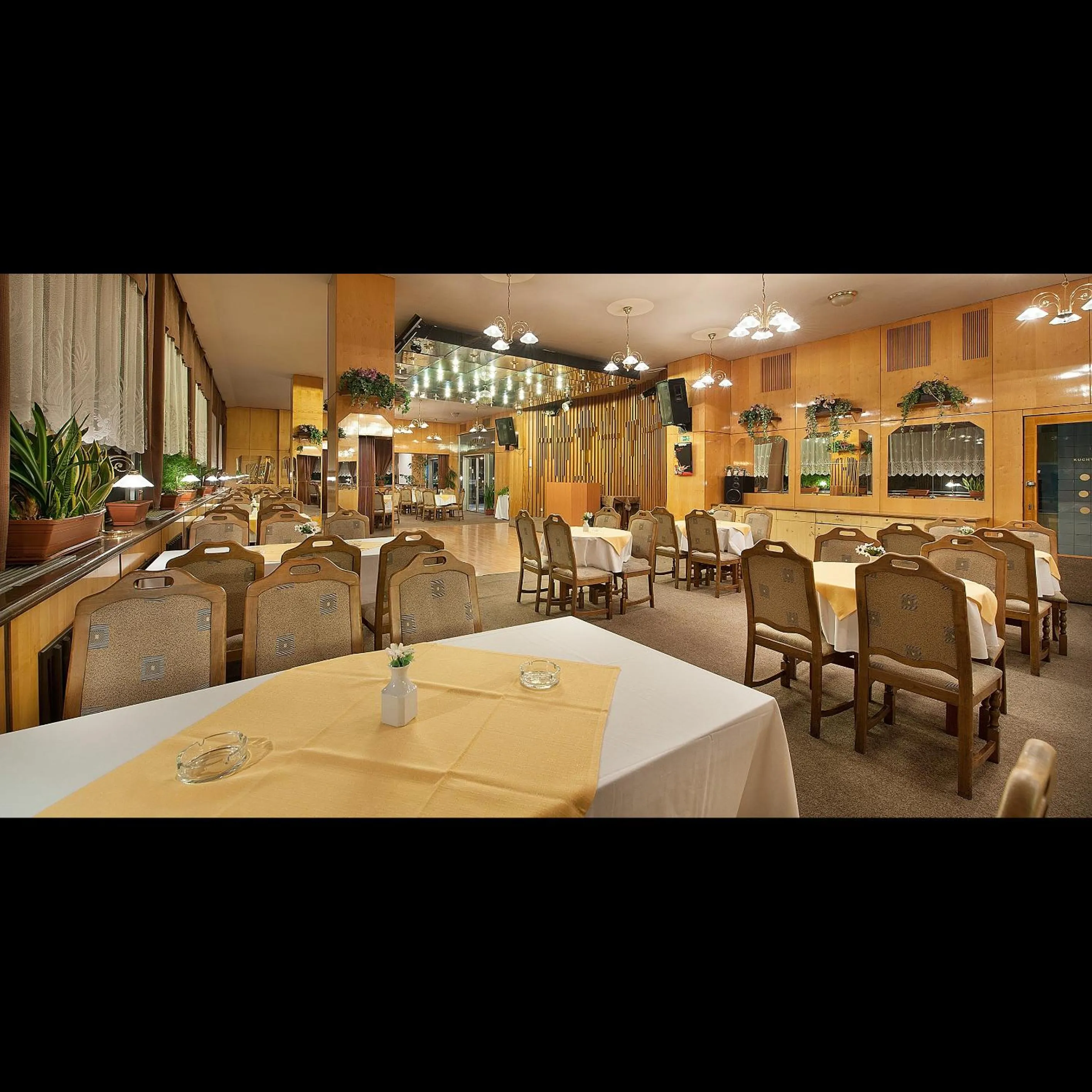 Restaurant/places to eat in Hotel Kladno