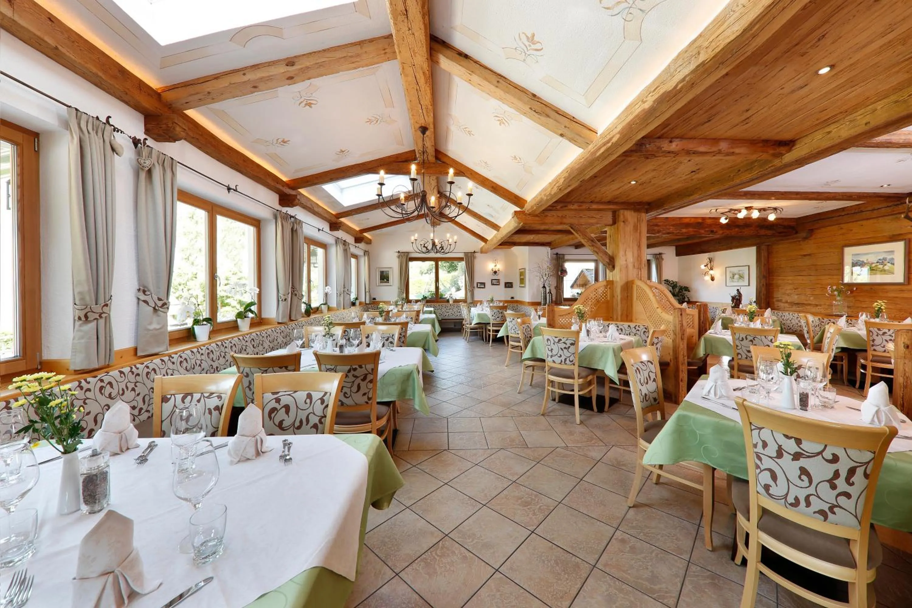 Restaurant/places to eat in Hotel Hubertusstube