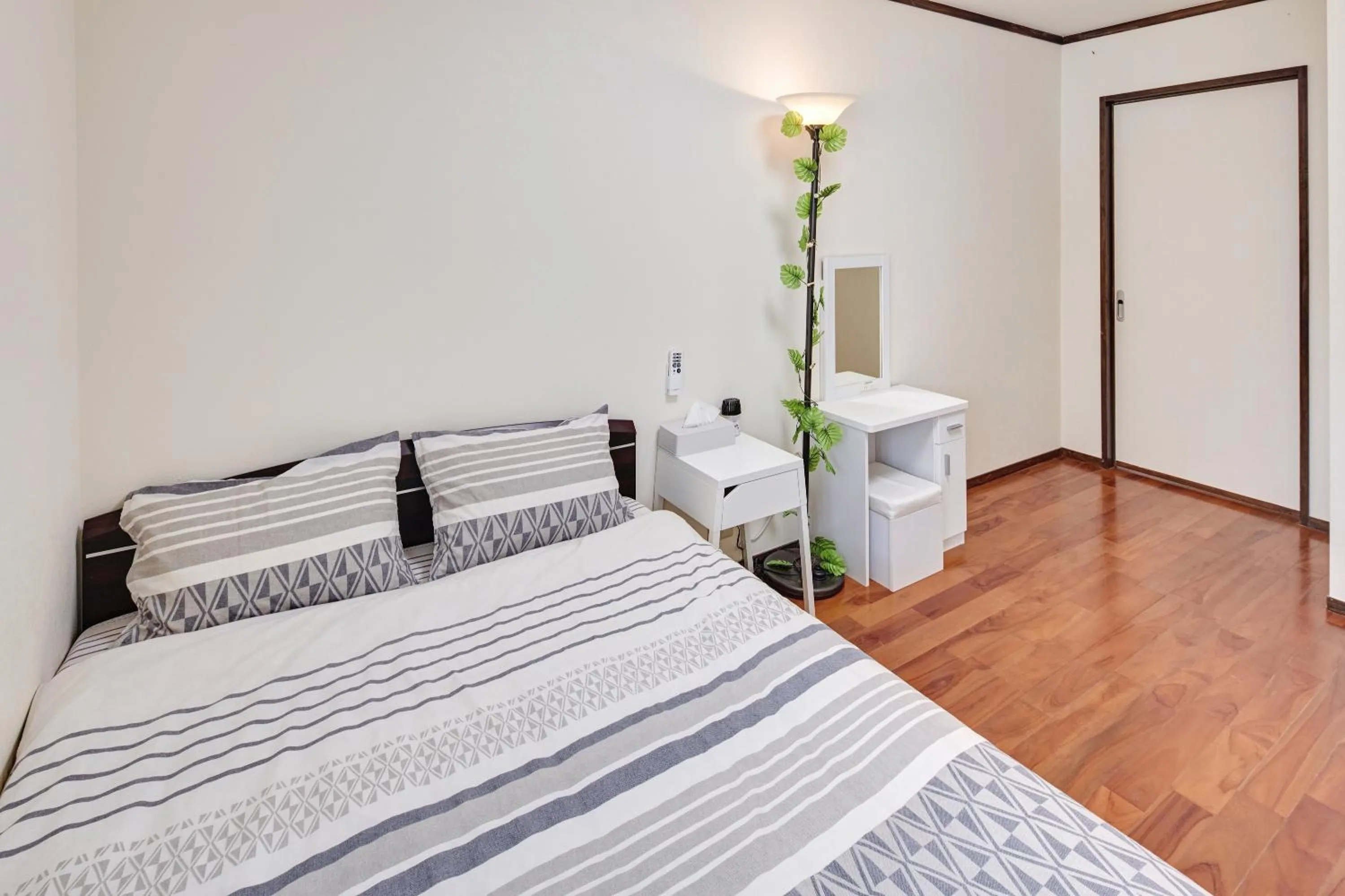 Bedroom, Bed in Wind Makiminato