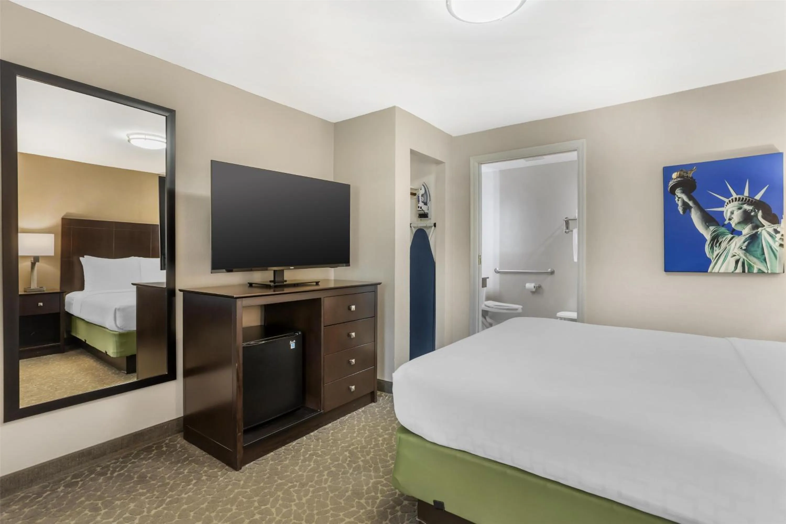 Bedroom, Bed in Best Western Fort Lee