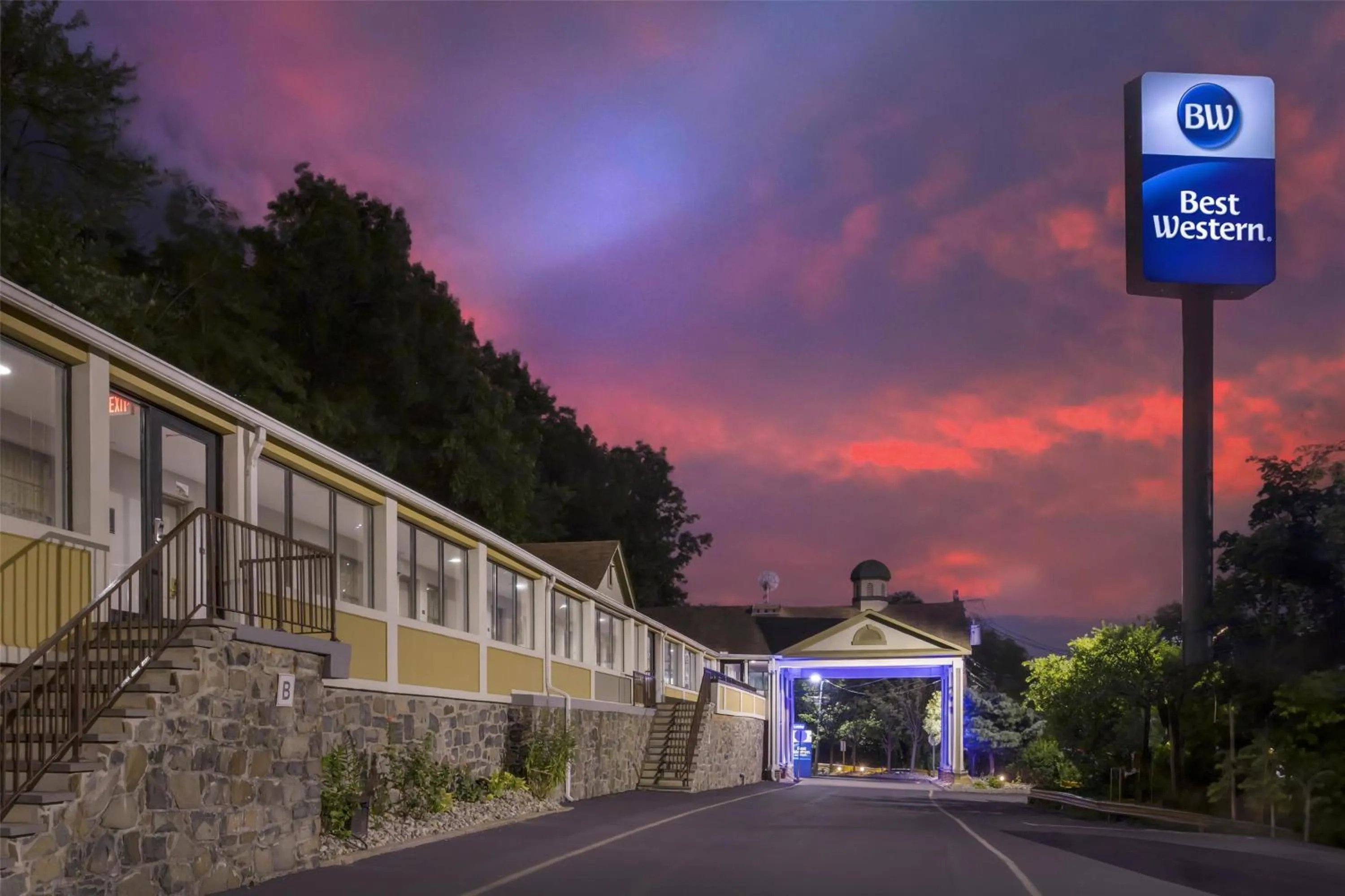 Property building in Best Western Fort Lee