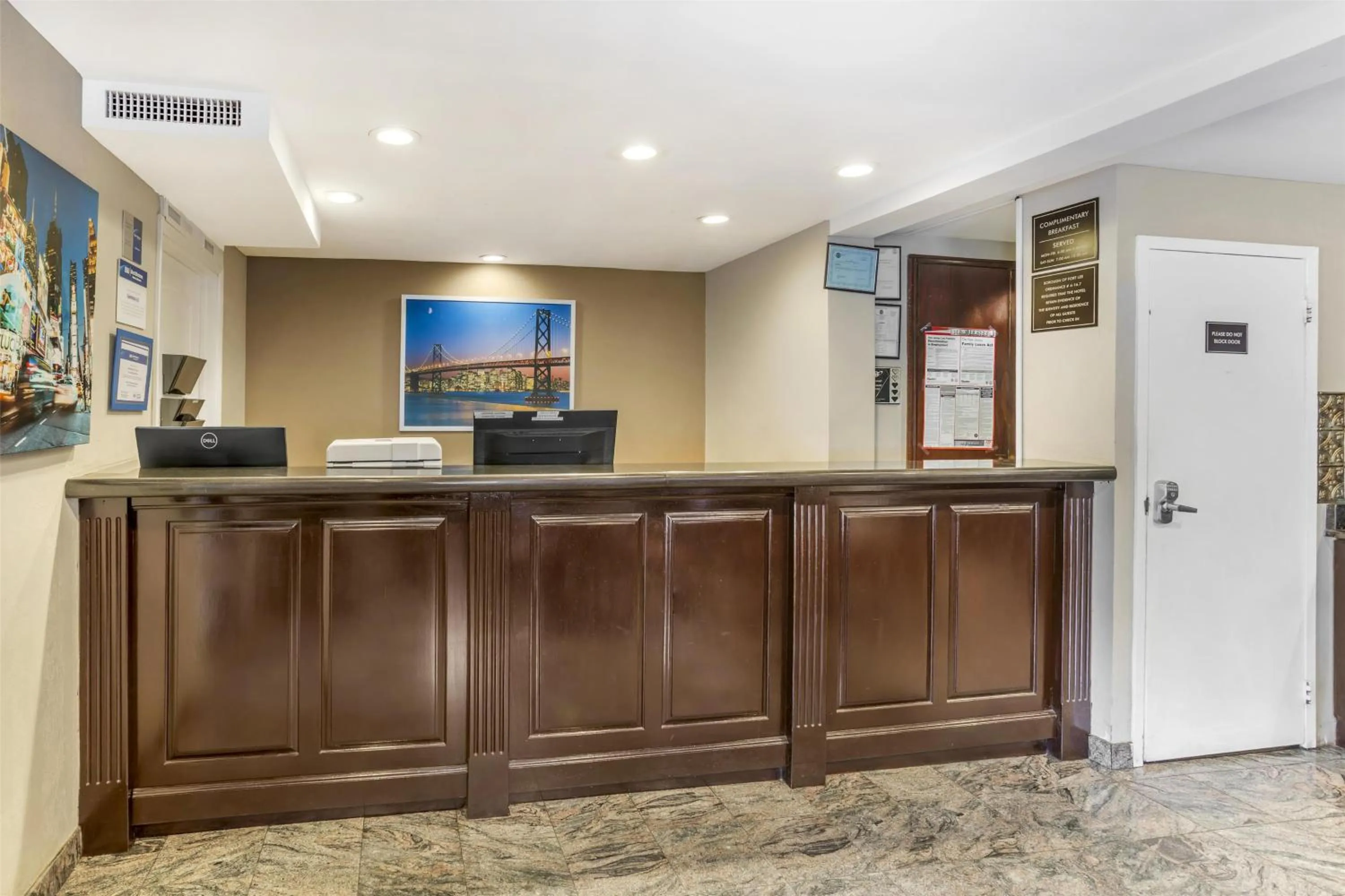 Lobby or reception in Best Western Fort Lee