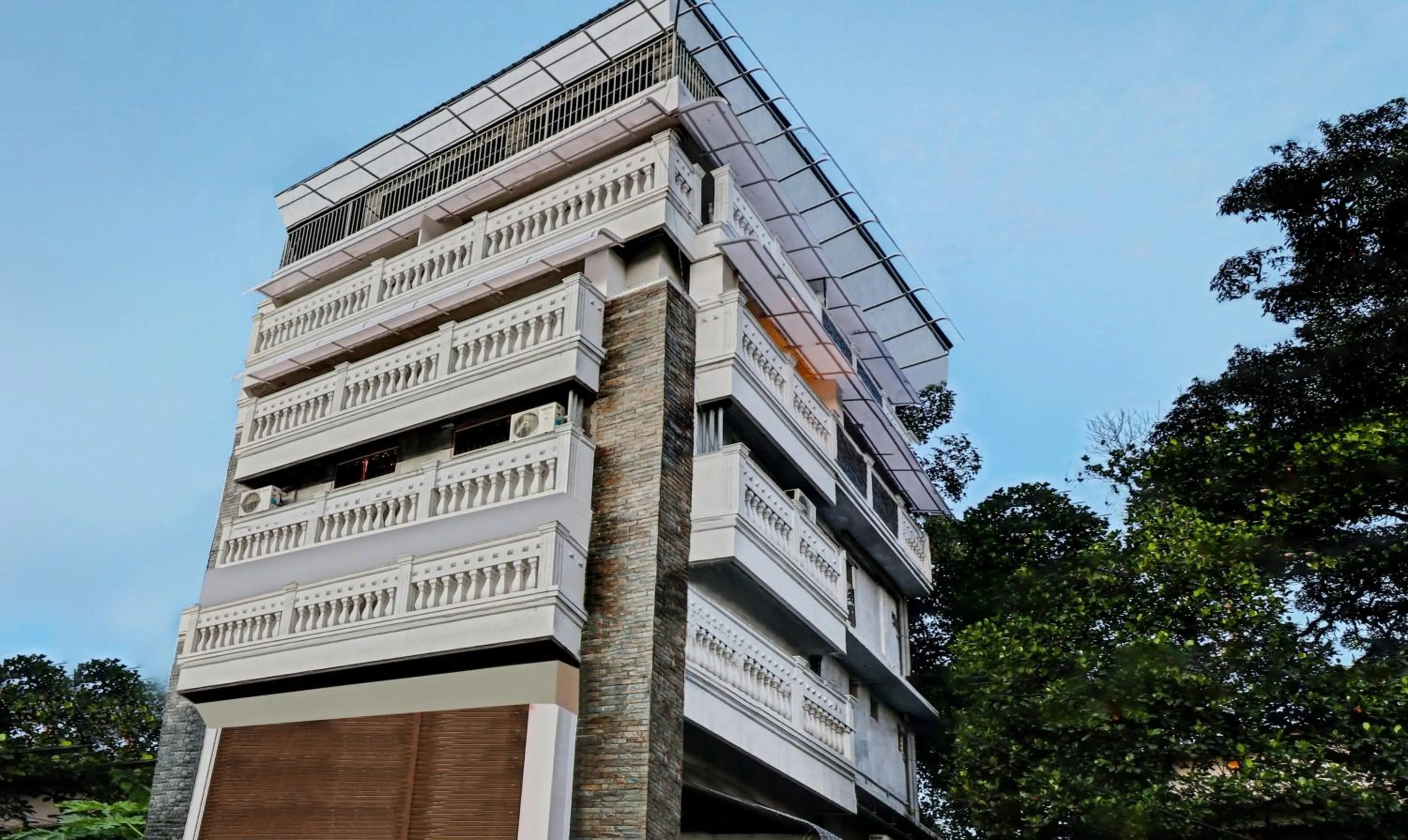 Property building in Itsy Hotels Dew Dreams