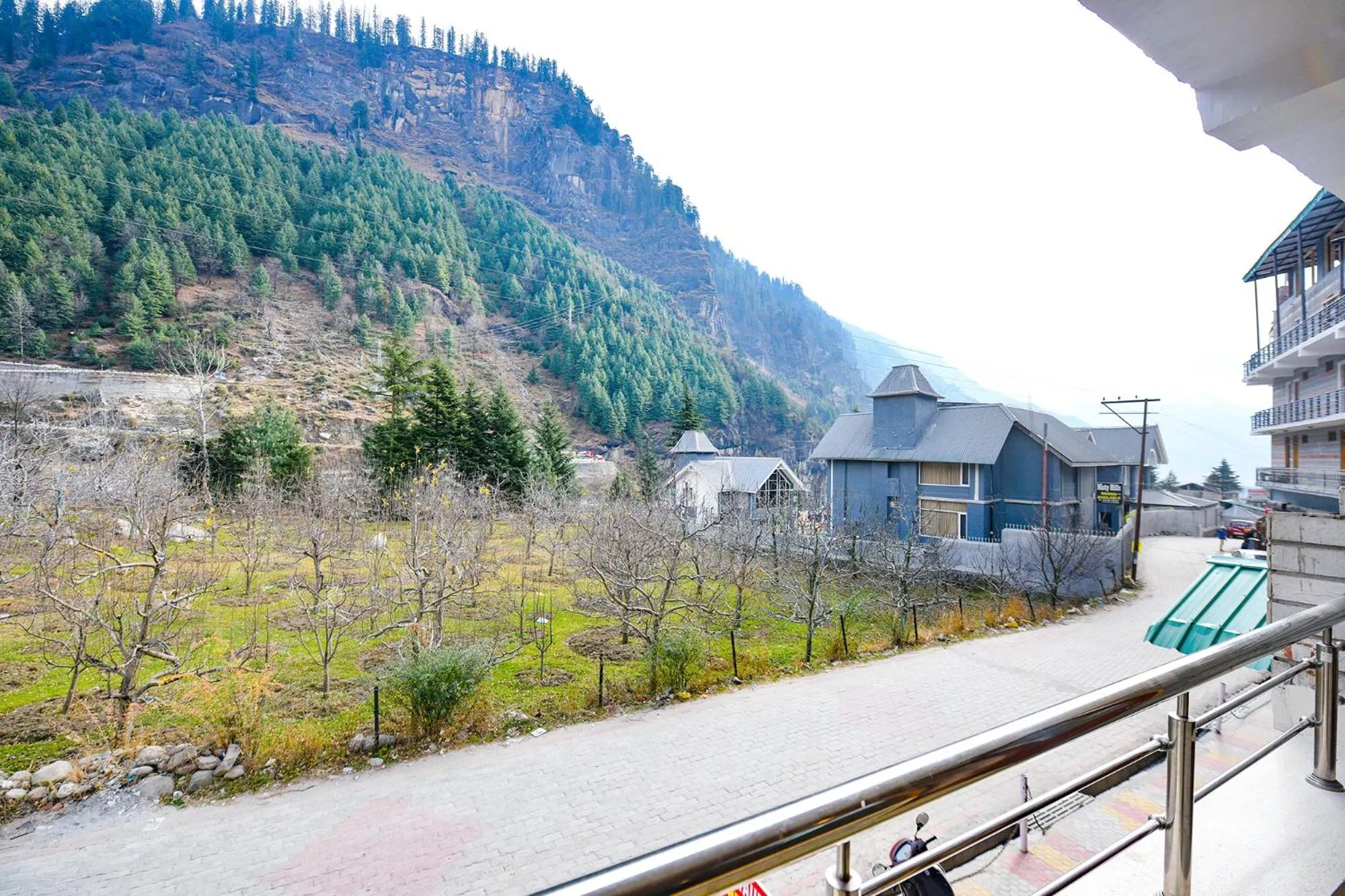 Balcony/Terrace, Mountain View in FabHotel Misty Hills Nehru Kund