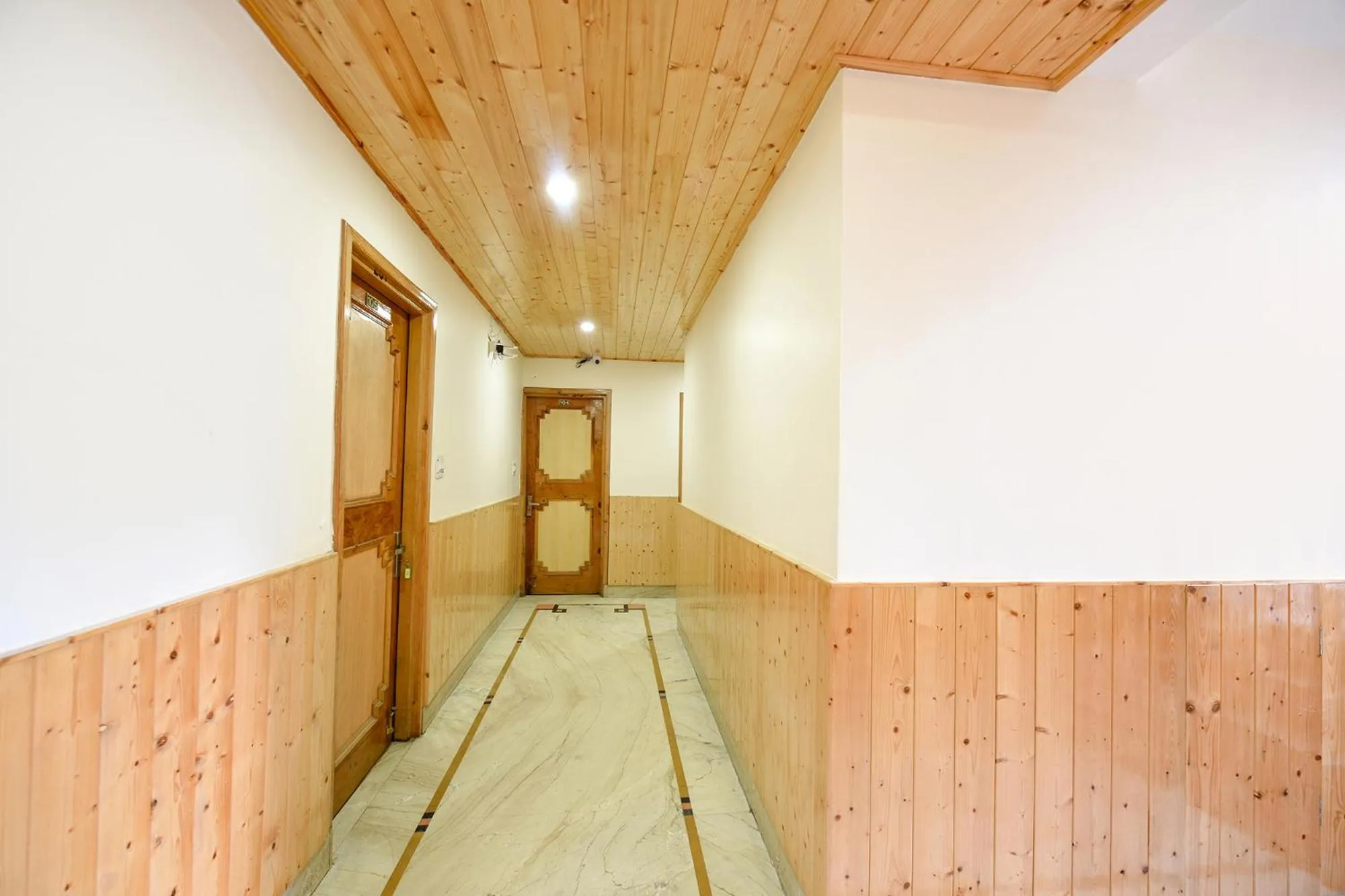 Lobby or reception in FabHotel Misty Hills Nehru Kund