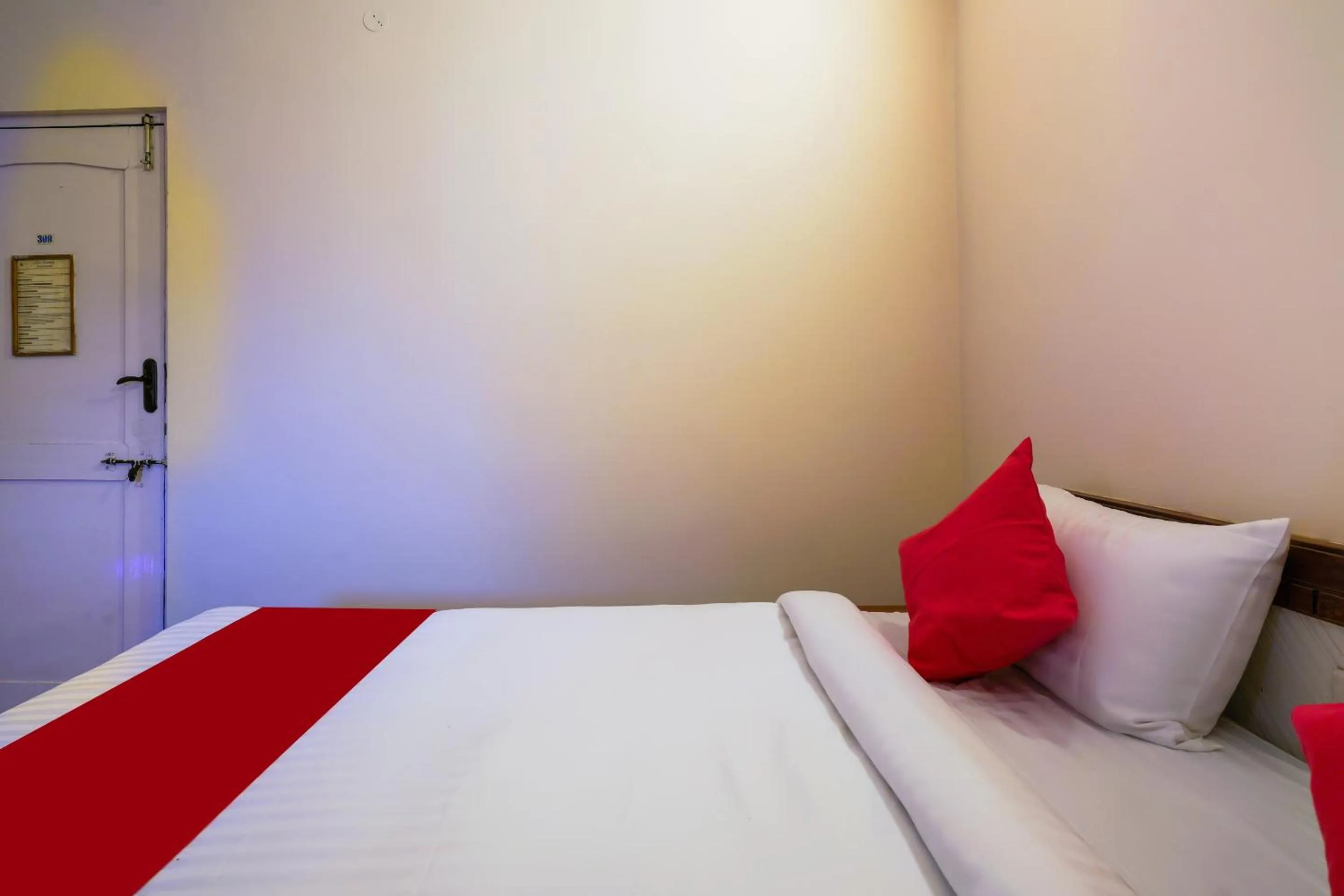 Bedroom, Bed in Hotel O Raja Residency Near Snow World