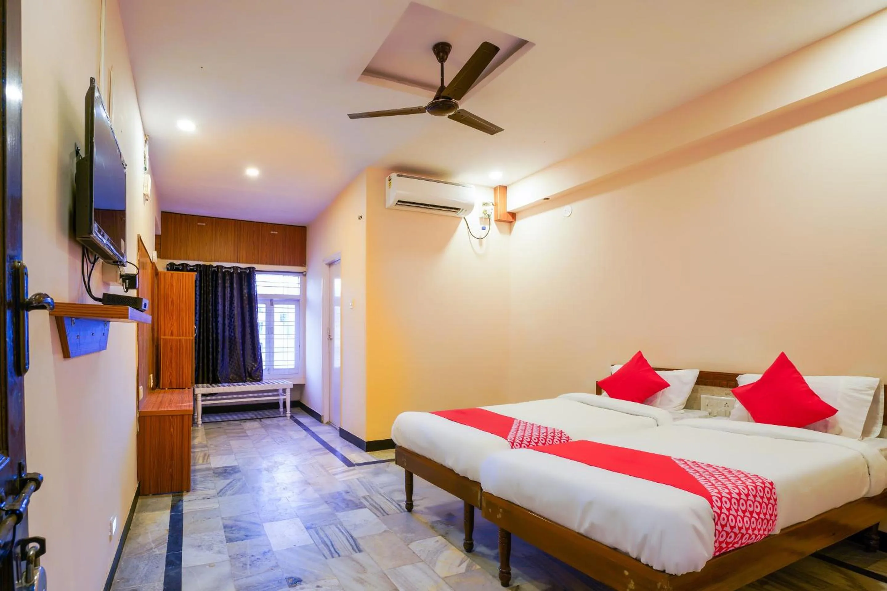 Bedroom, Bed in Hotel O Raja Residency Near Snow World