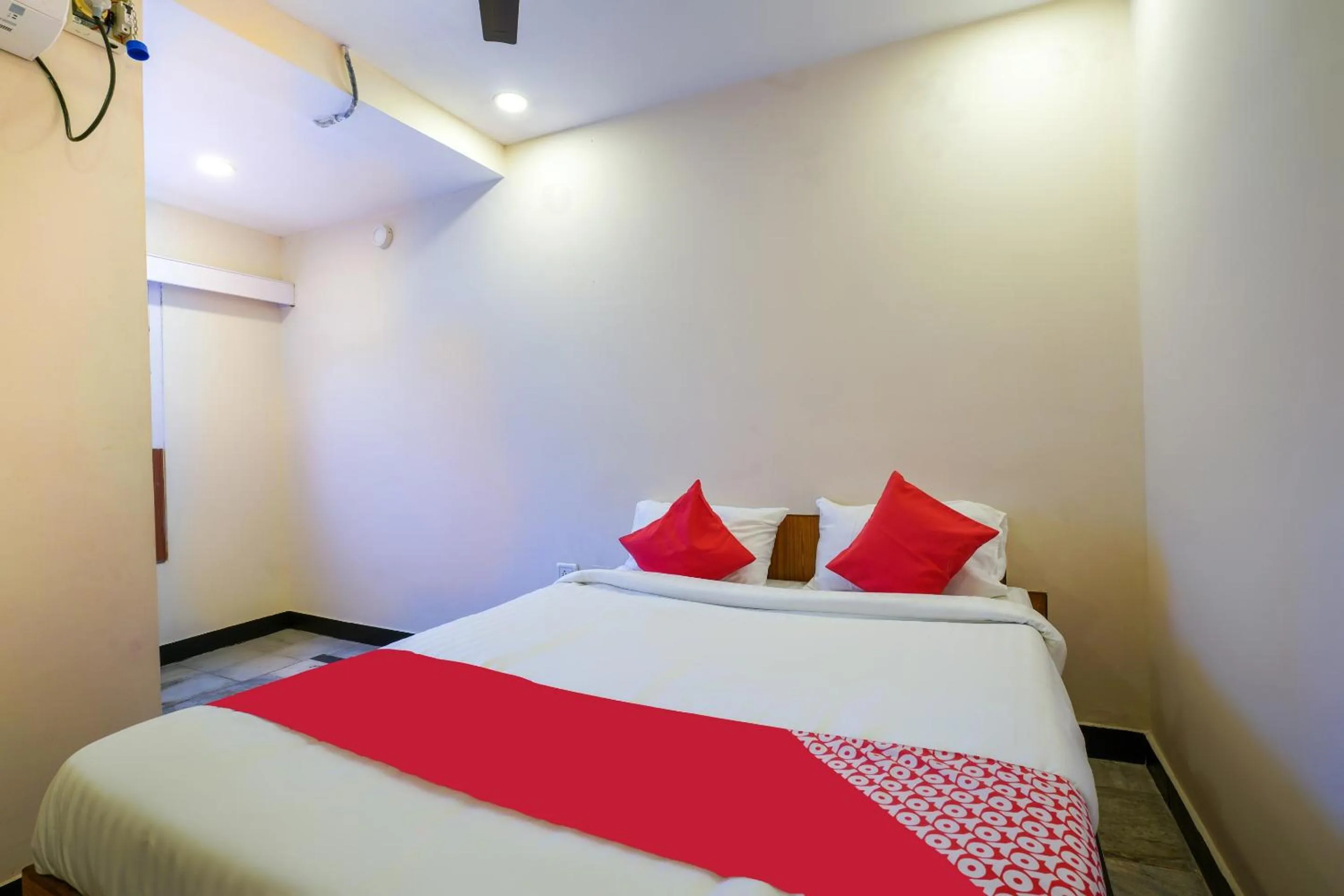 Bedroom, Bed in Hotel O Raja Residency Near Snow World
