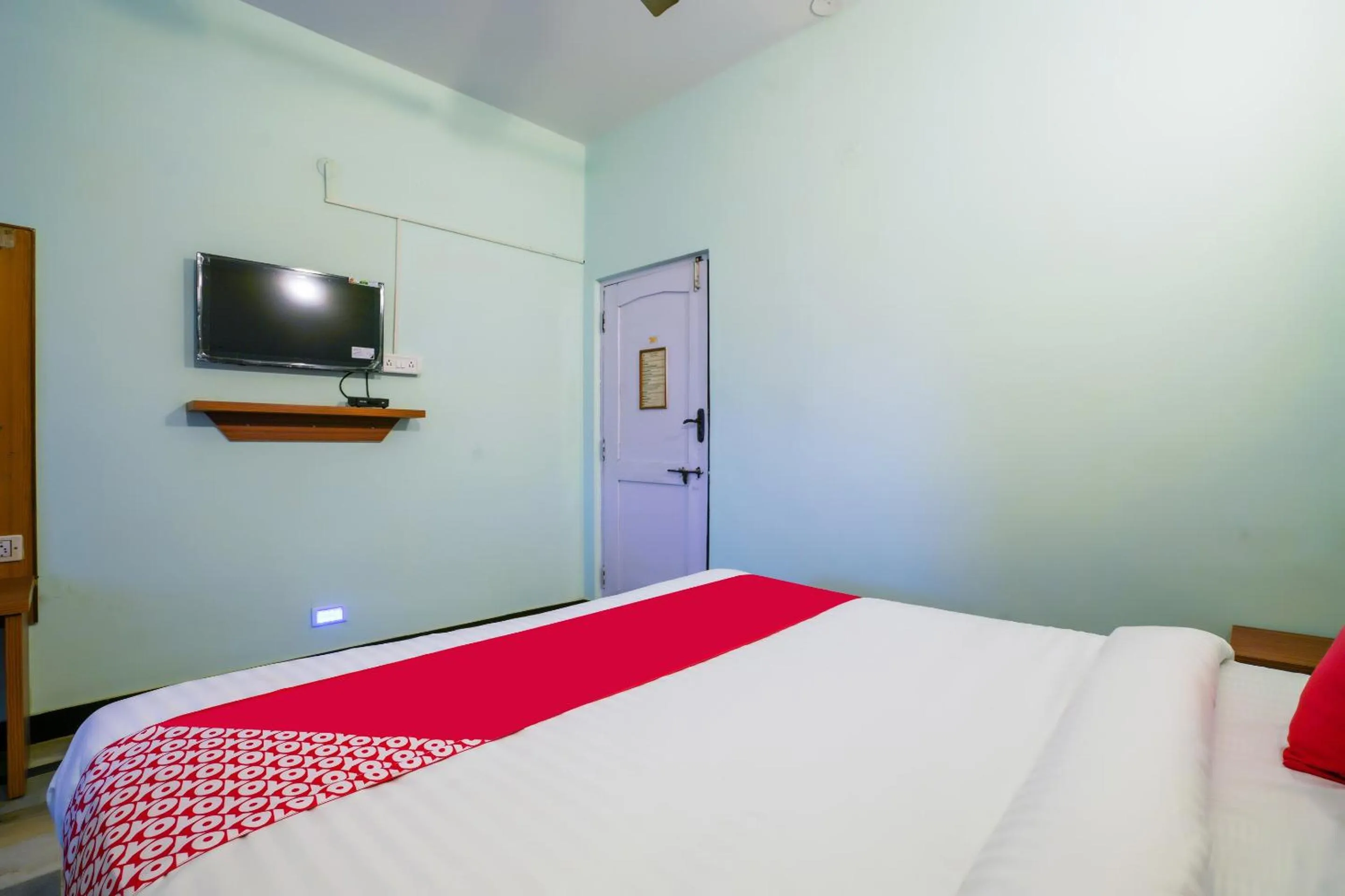 Bedroom, Bed in Hotel O Raja Residency Near Snow World