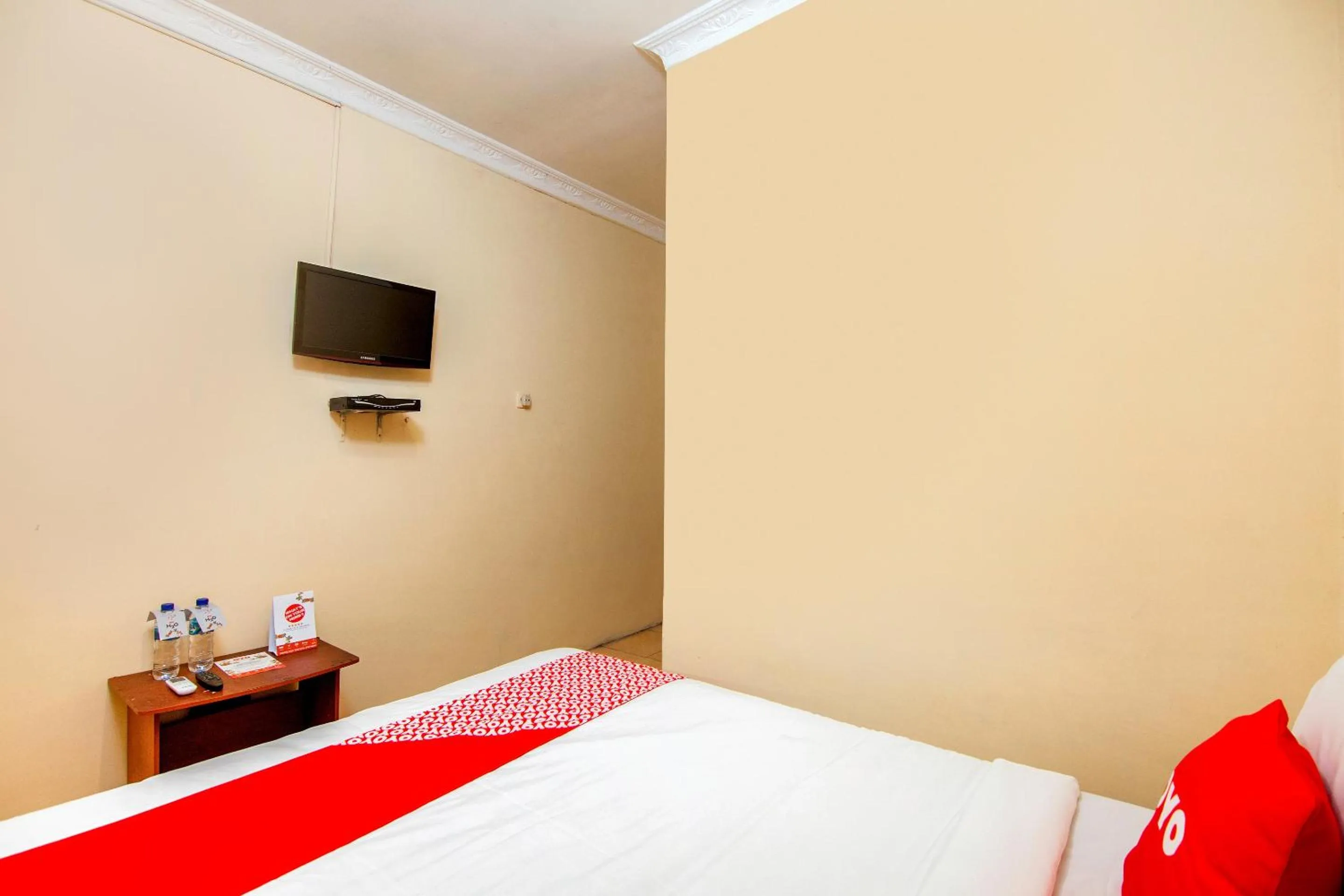 Bedroom in Hotel O 211