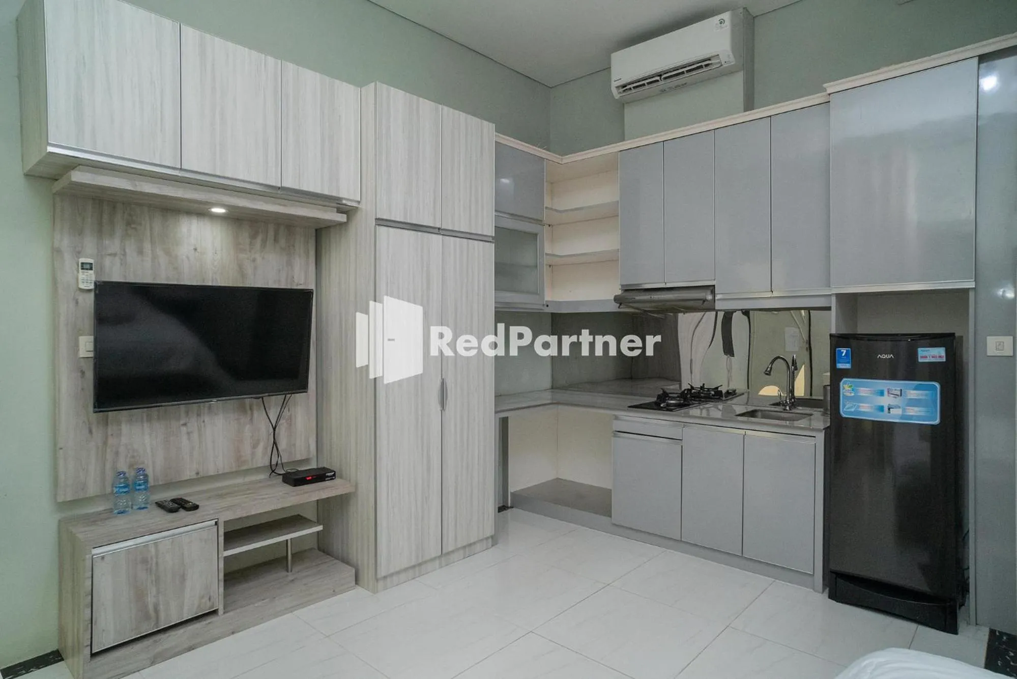 TV and multimedia in Yayah Rooms Bogor Syariah Mitra RedDoorz