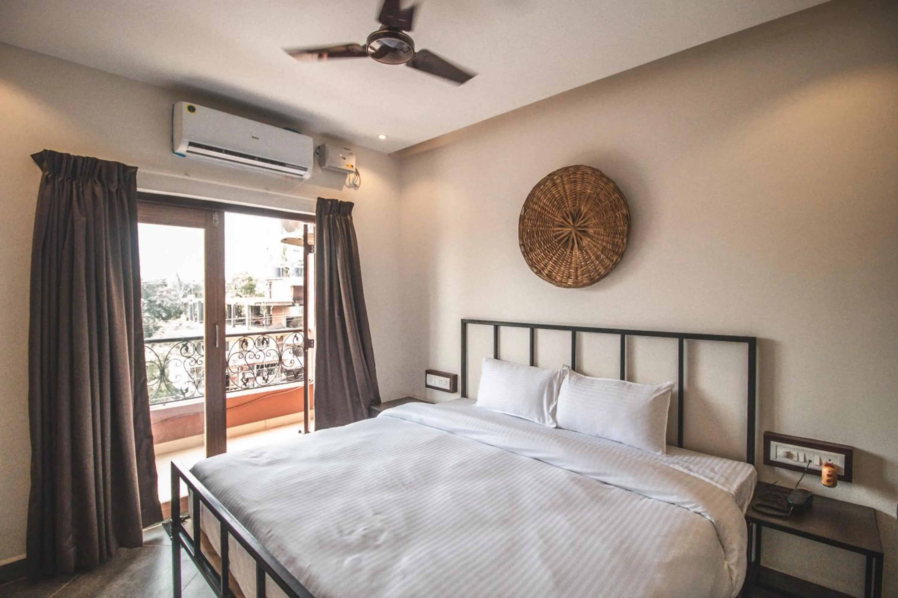 Bedroom, Bed in Amber Rooms