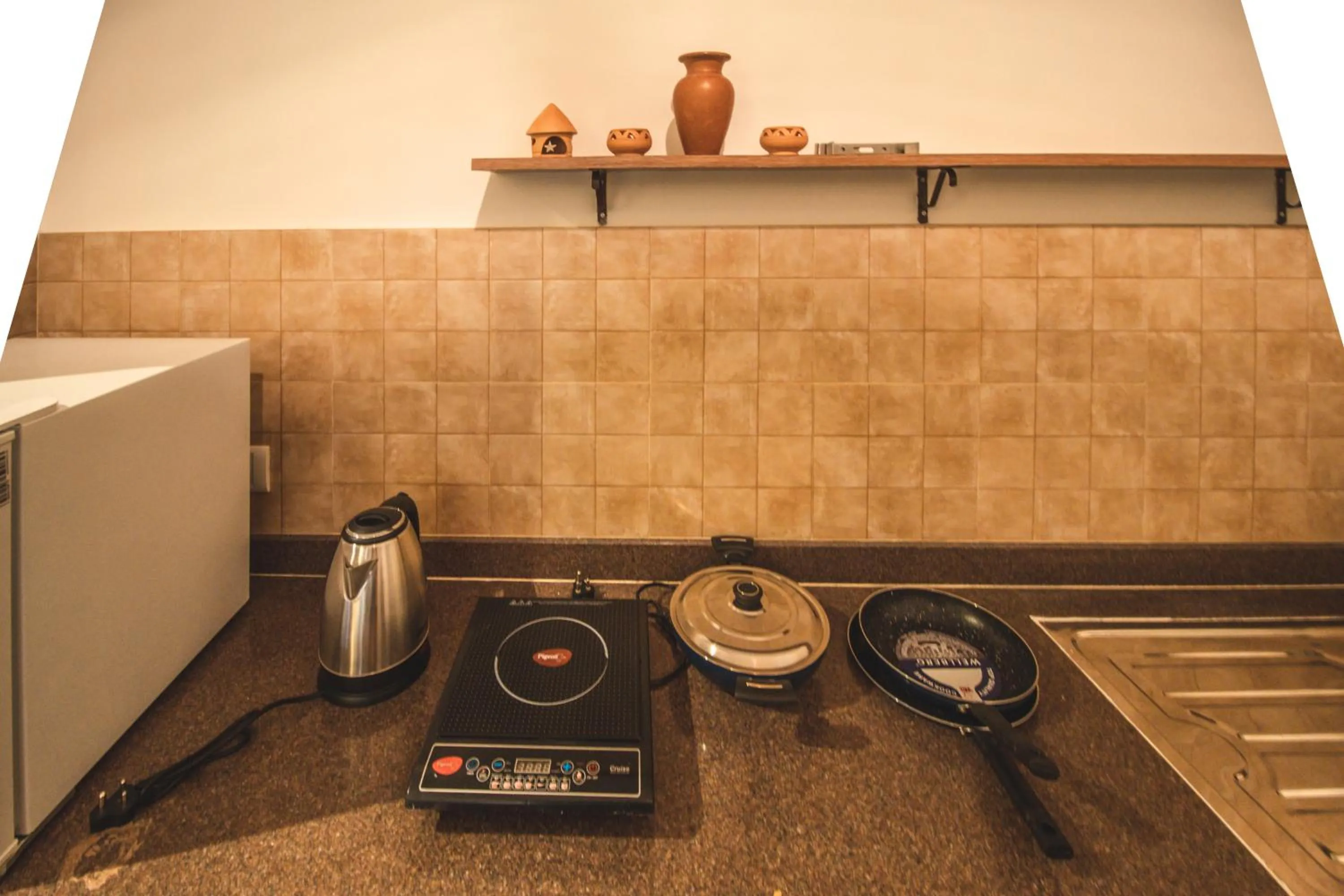 Kitchen or kitchenette in Amber Rooms