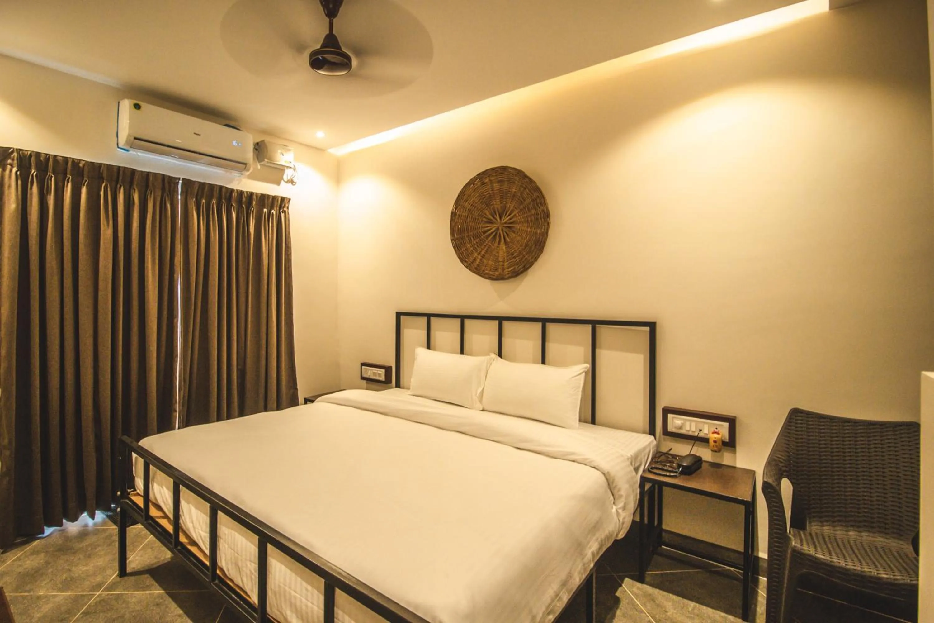 Bedroom, Bed in Amber Rooms