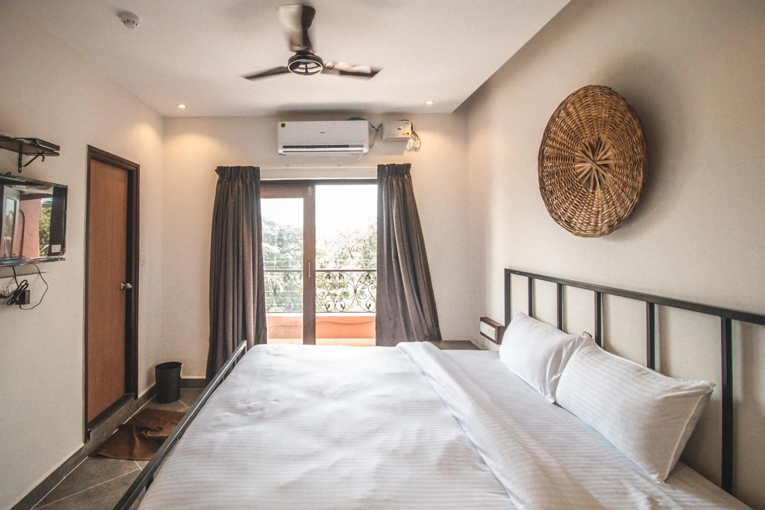 Bedroom, Bed in Amber Rooms