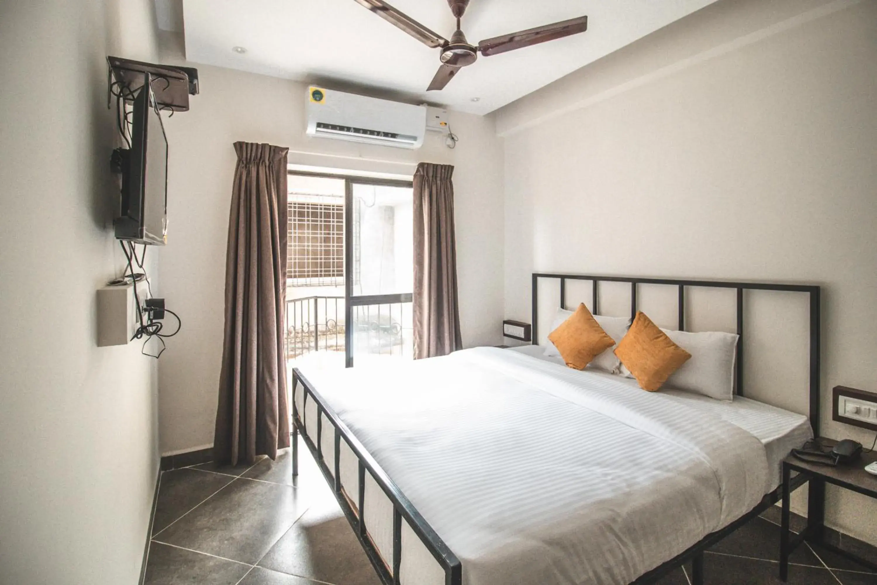 Deluxe Double Room with Balcony in Amber Rooms Deluxe Double Room with Balcony in Amber Rooms