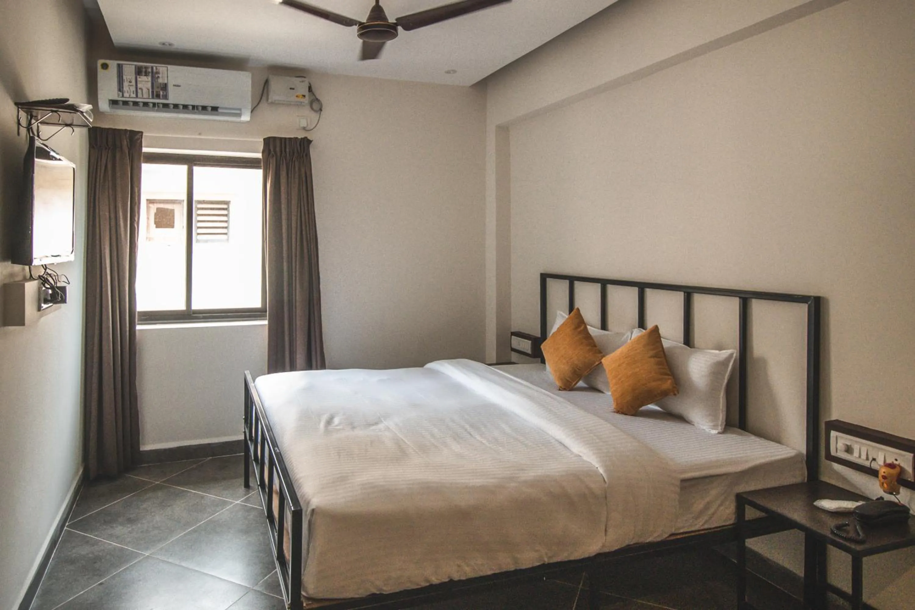 Bedroom, Bed in Amber Rooms