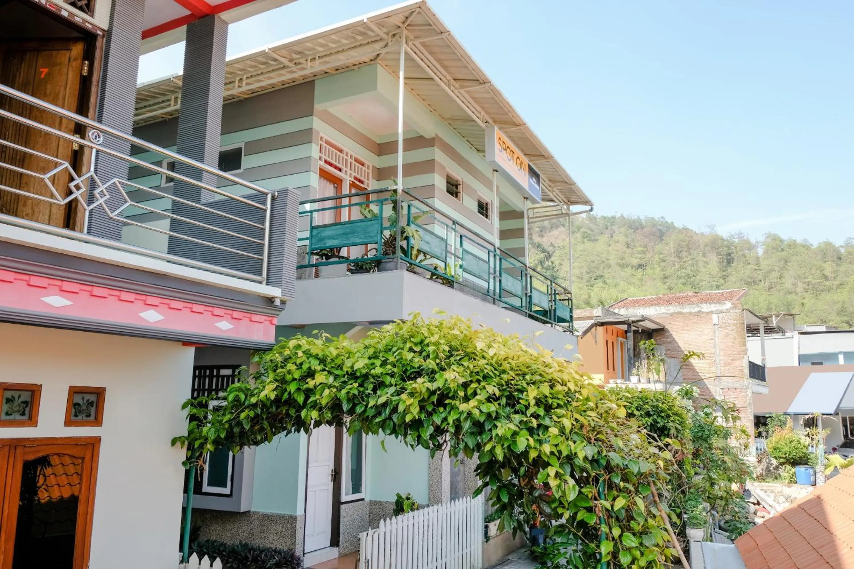 Facade/entrance in Hotel O Villa Hardi