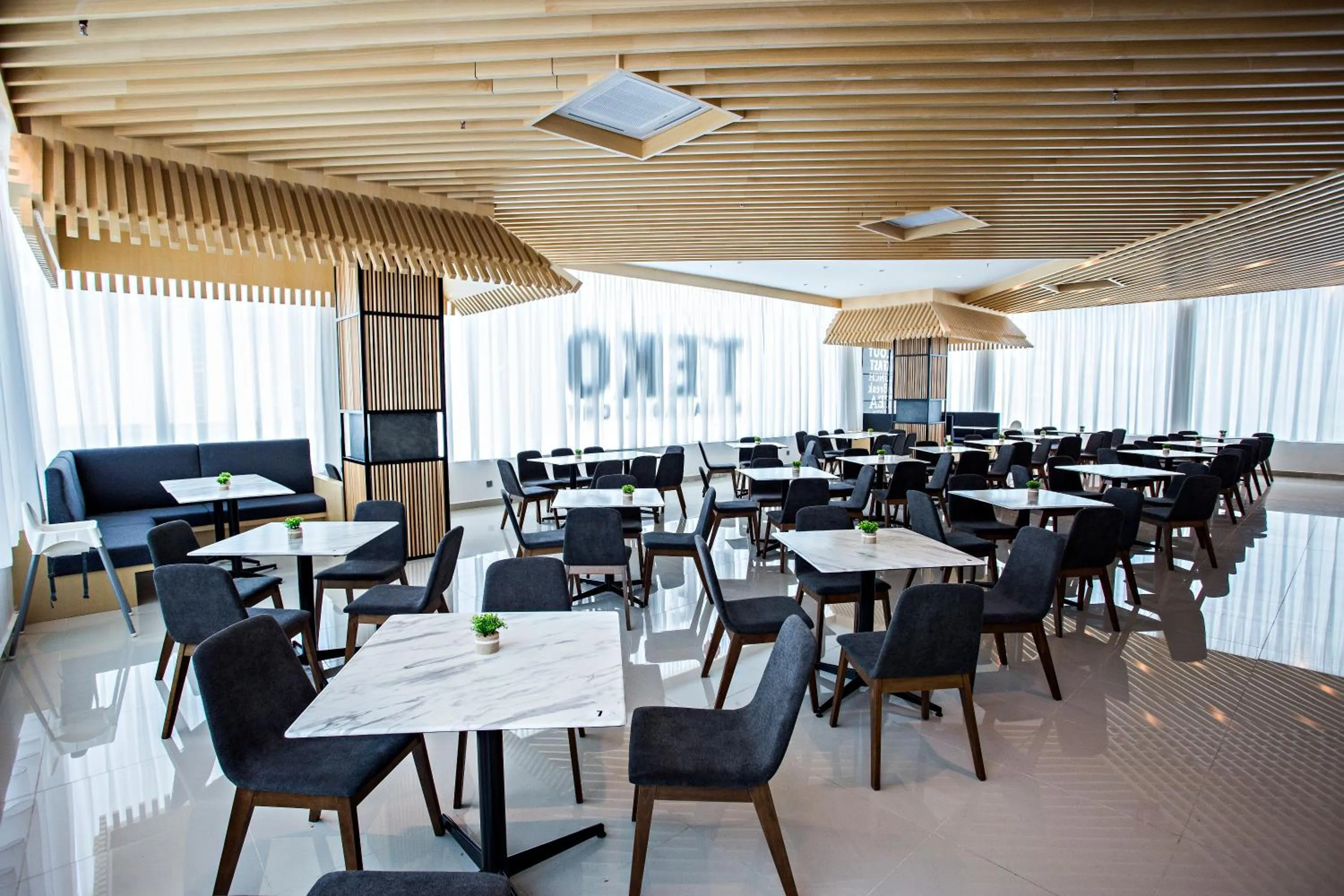 Restaurant/places to eat in GRAND FLORA HOTEL