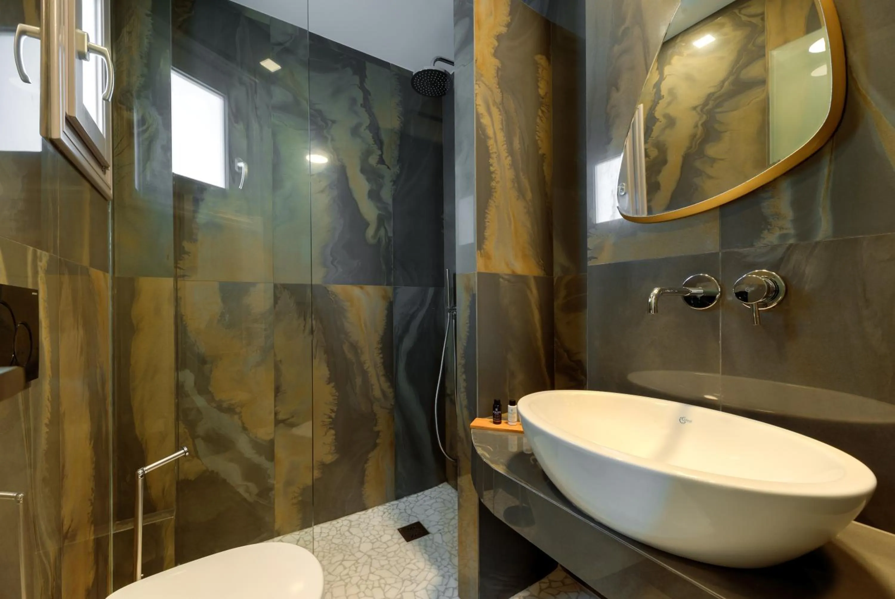 Shower in Deluxe Suites Santorini