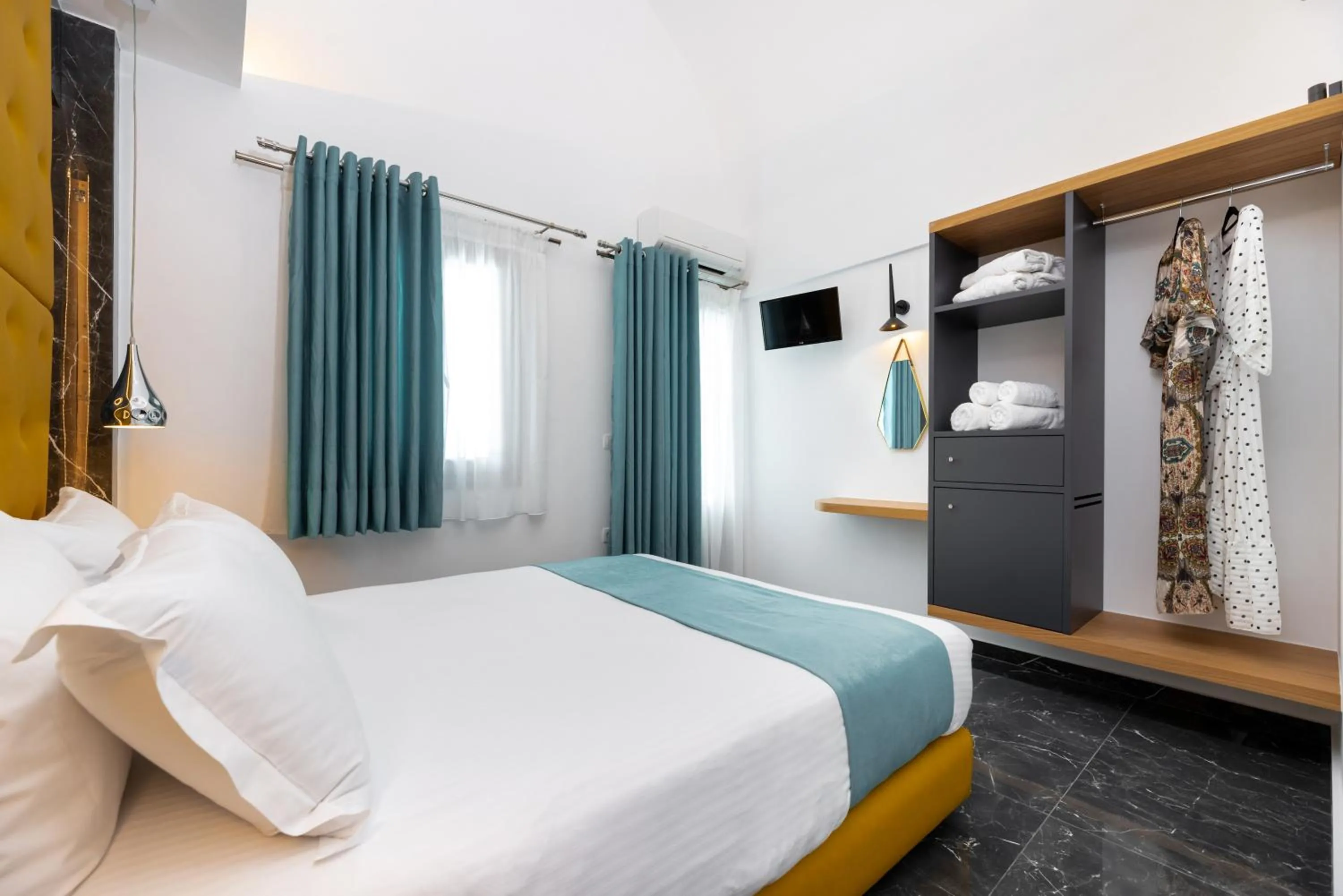 Bedroom, Bed in Deluxe Suites Santorini