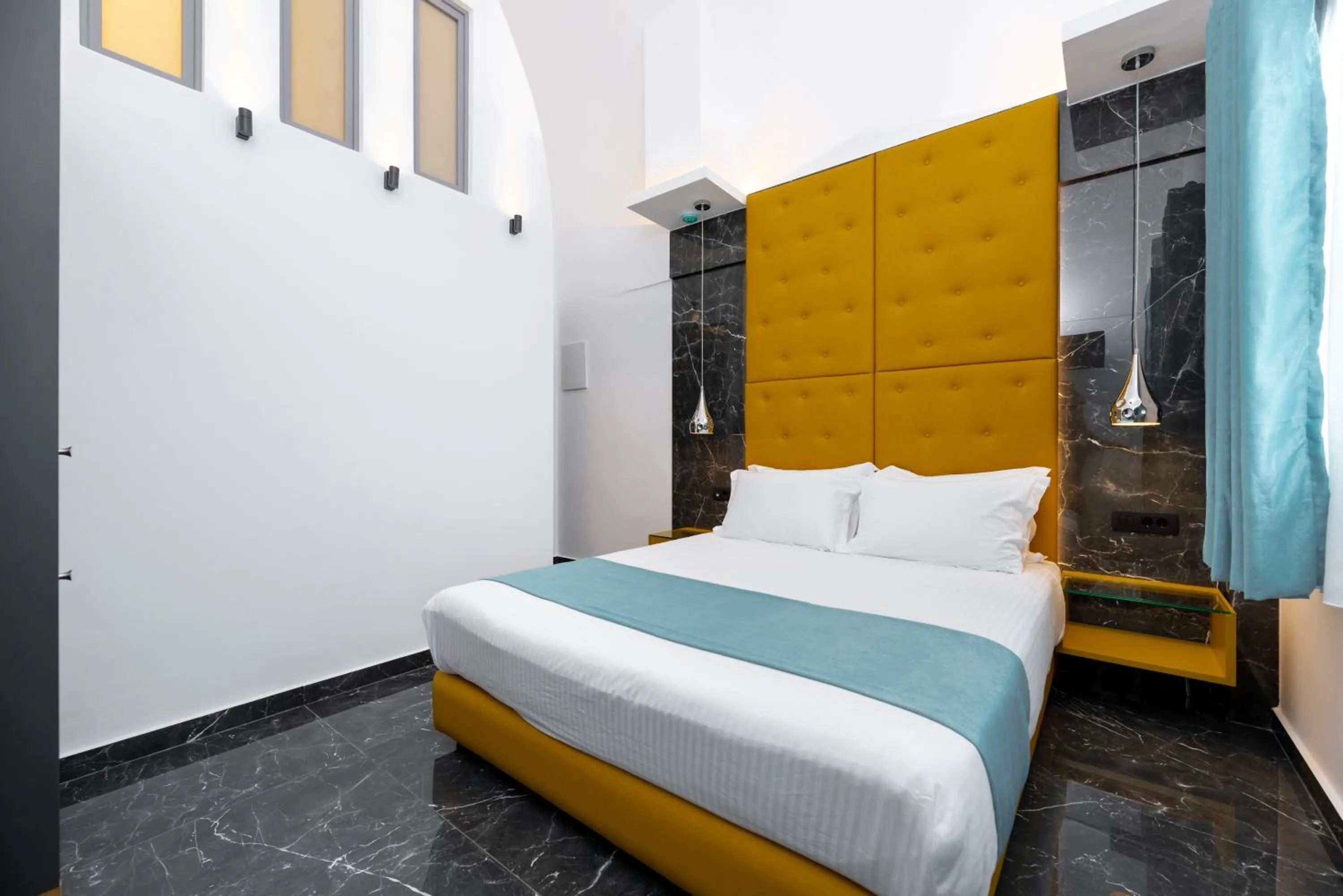 Bedroom, Bed in Deluxe Suites Santorini