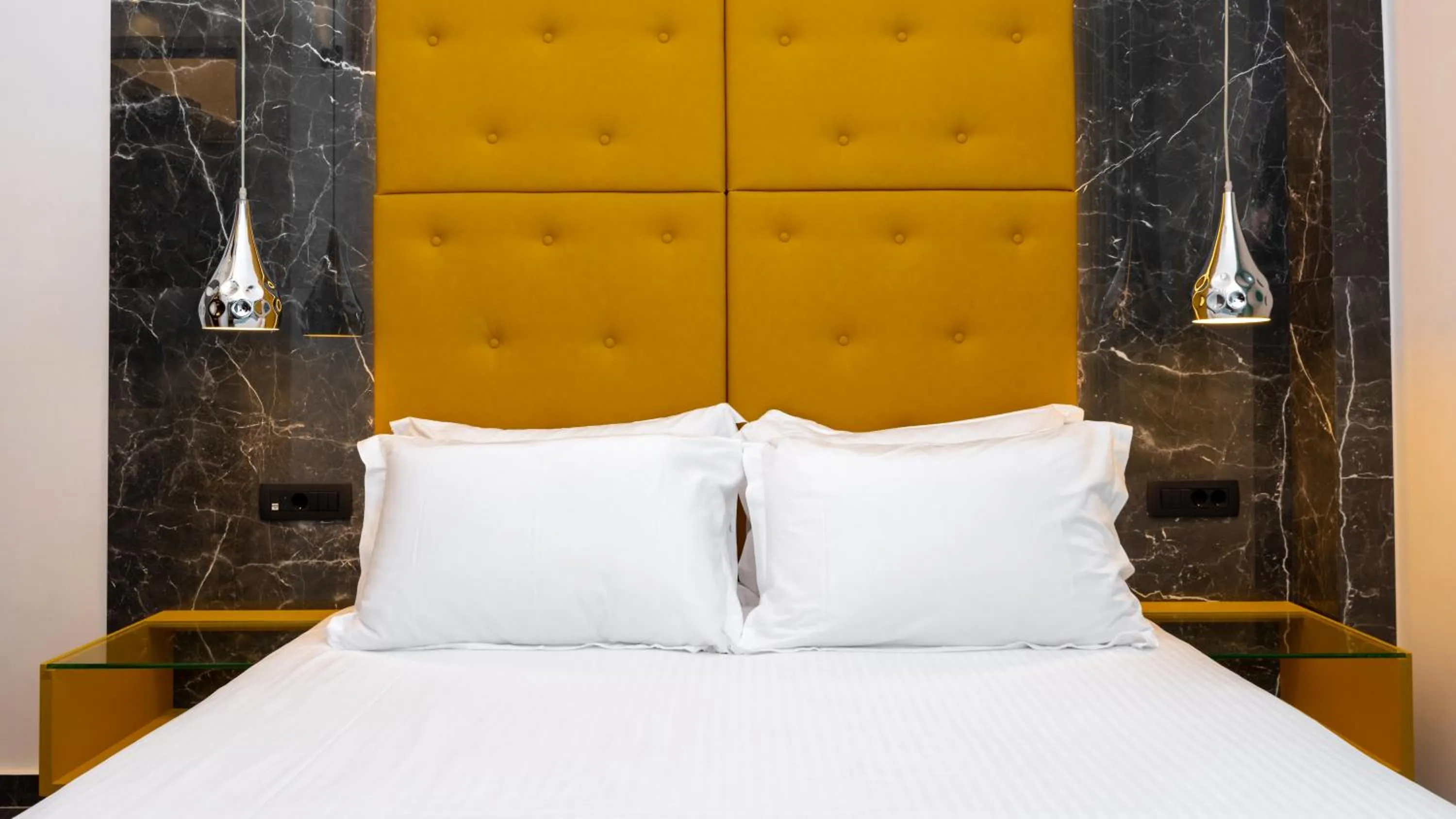 Bed in Deluxe Suites Santorini