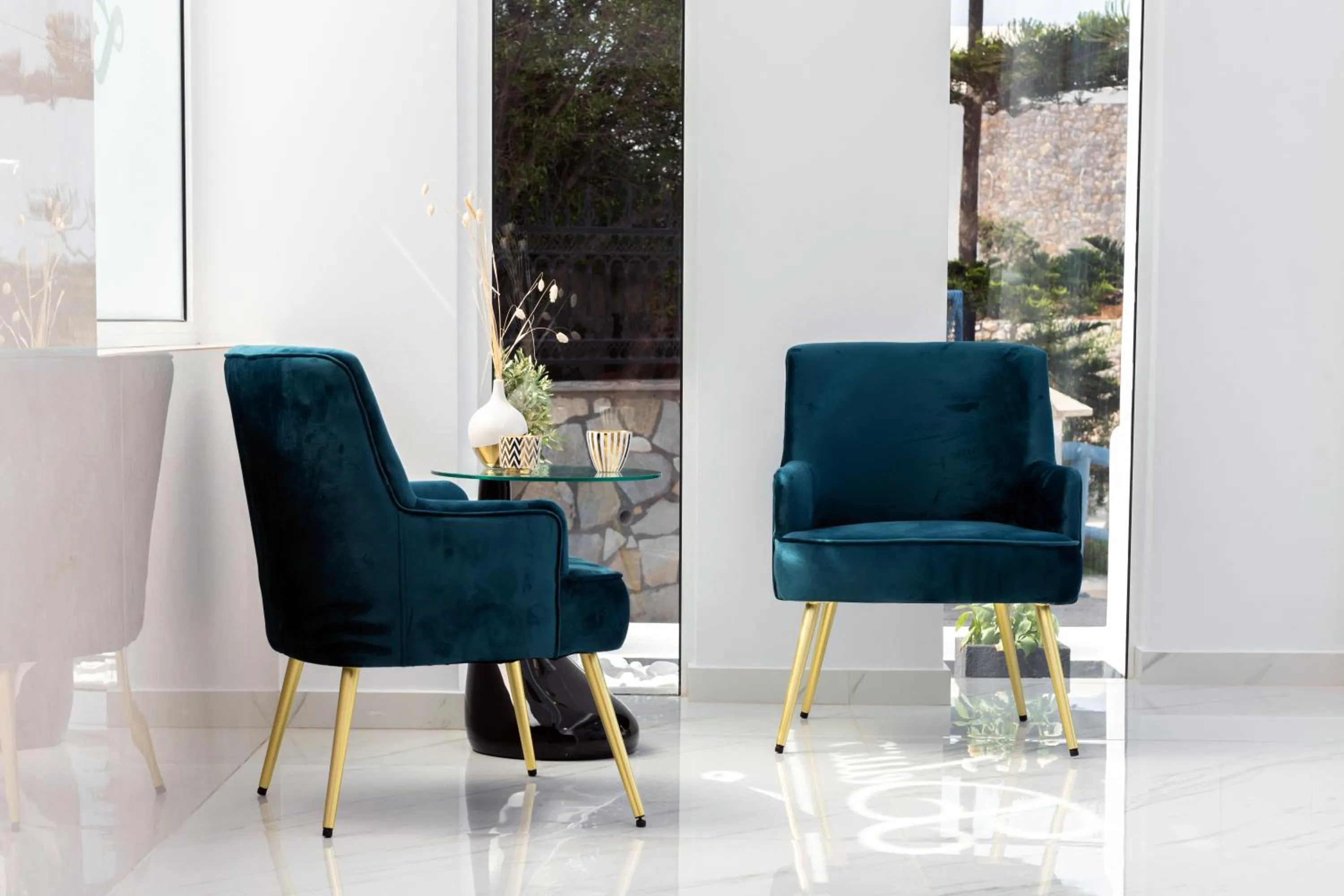 Seating area in Deluxe Suites Santorini