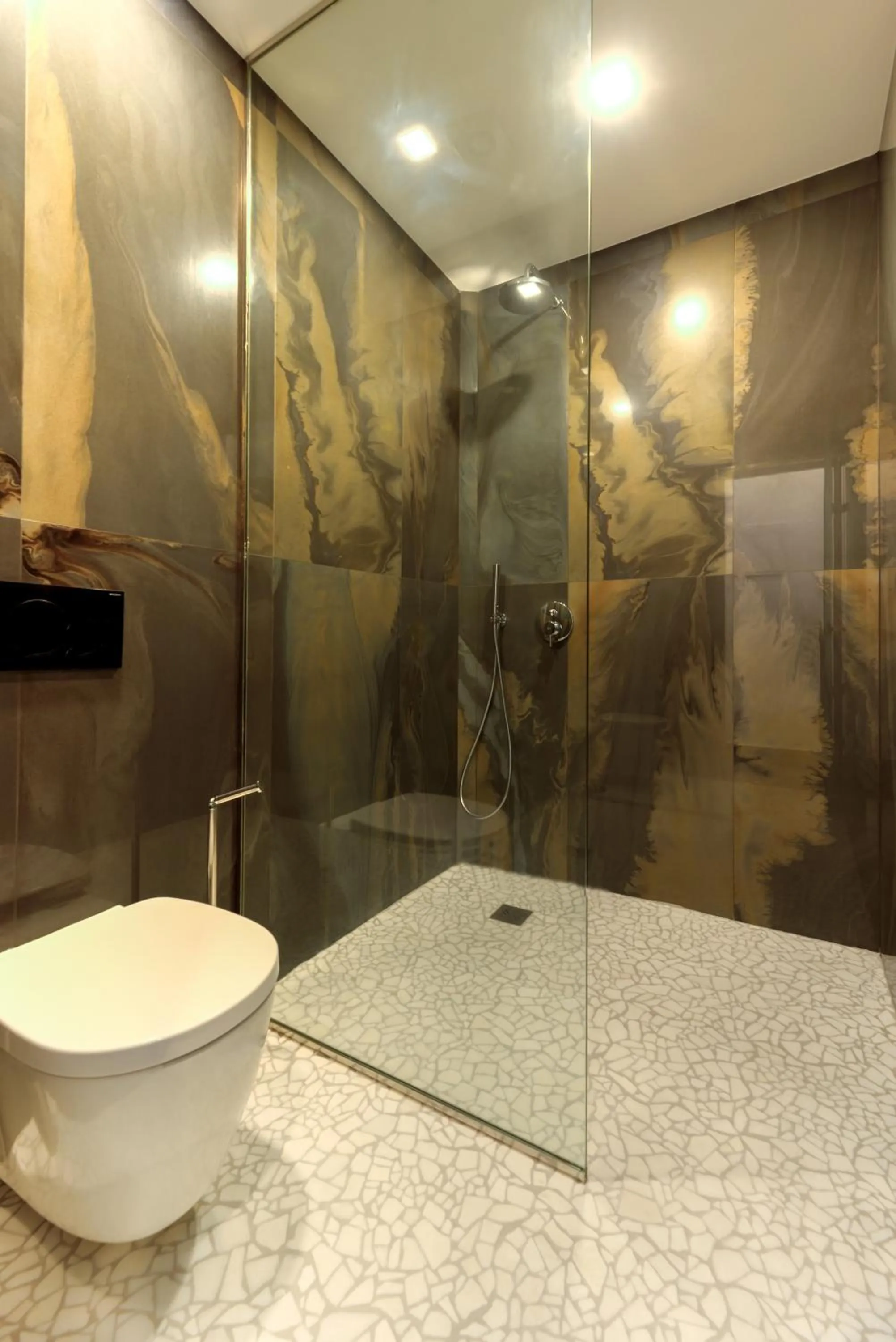 Shower in Deluxe Suites Santorini