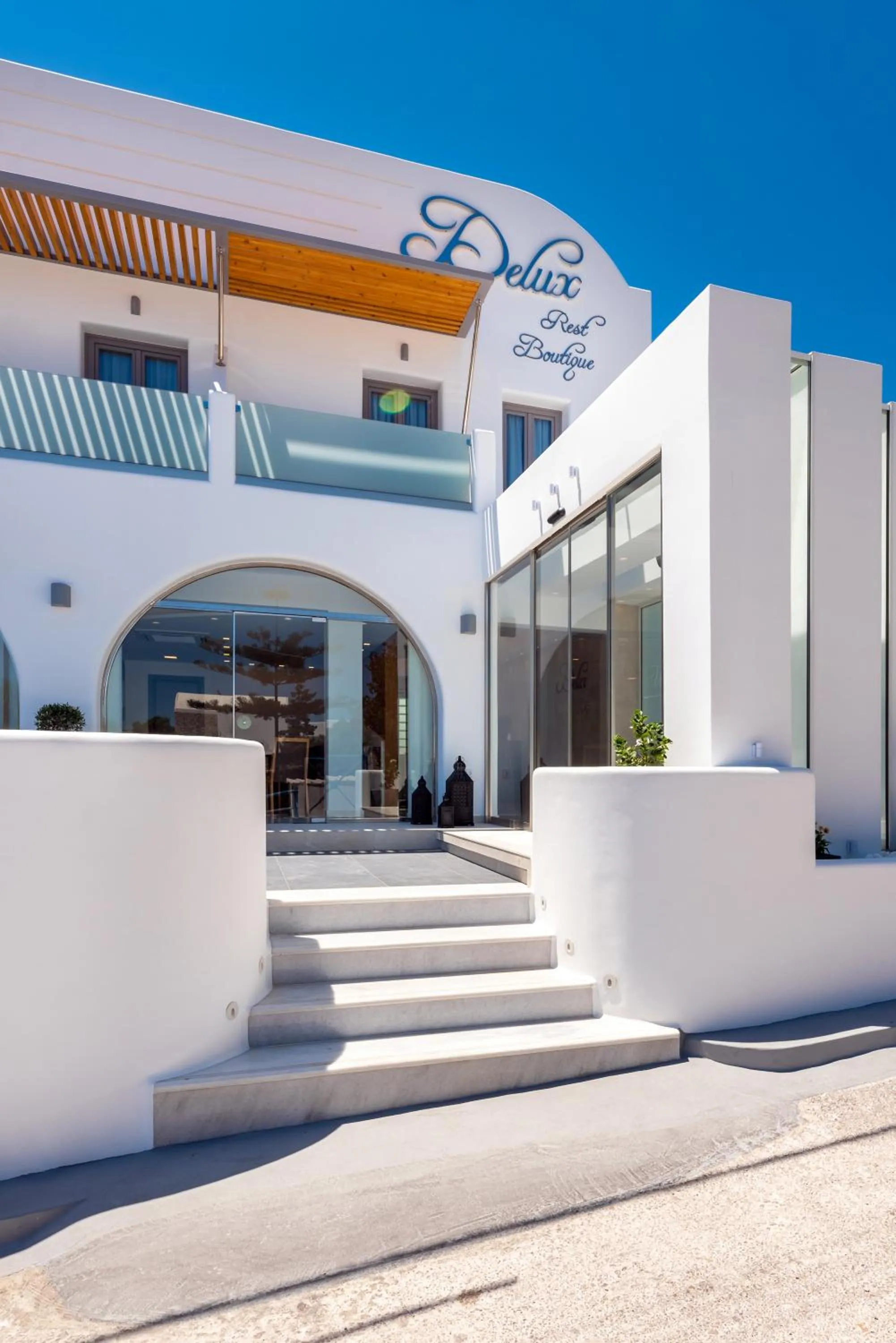 Property building in Deluxe Suites Santorini