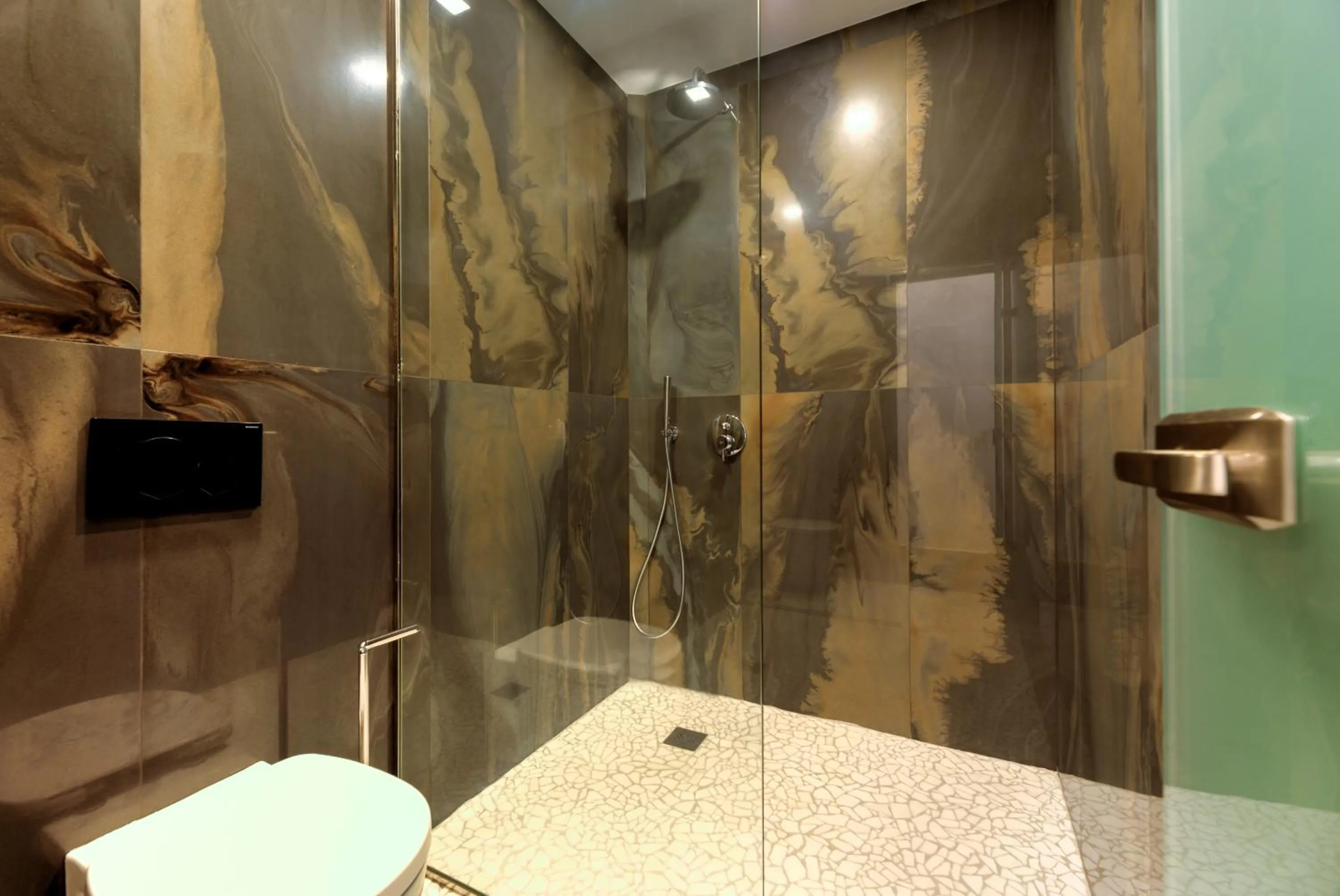 Shower in Deluxe Suites Santorini