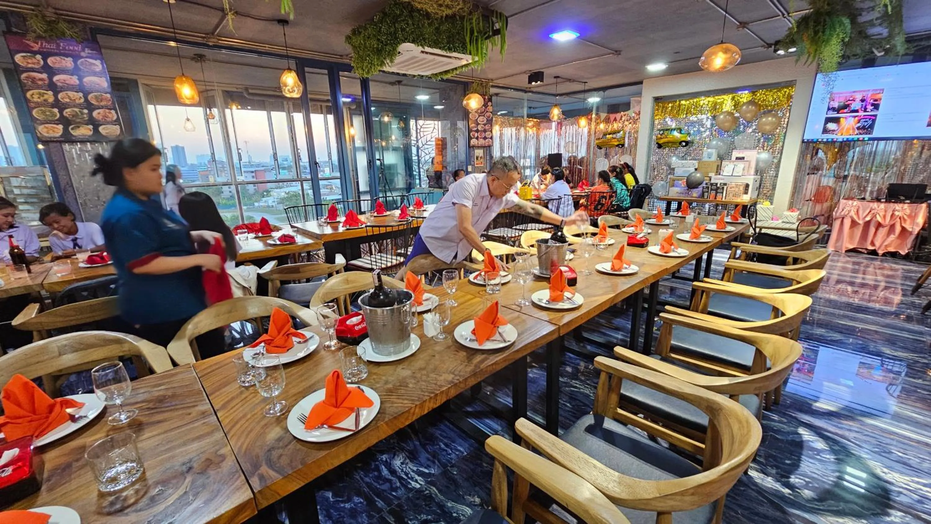 Restaurant/places to eat in BlueTel Re'sidencE Bangkok IMPACT บลูเทล เรซิดองส์ กรุงเทพ อิมแพค