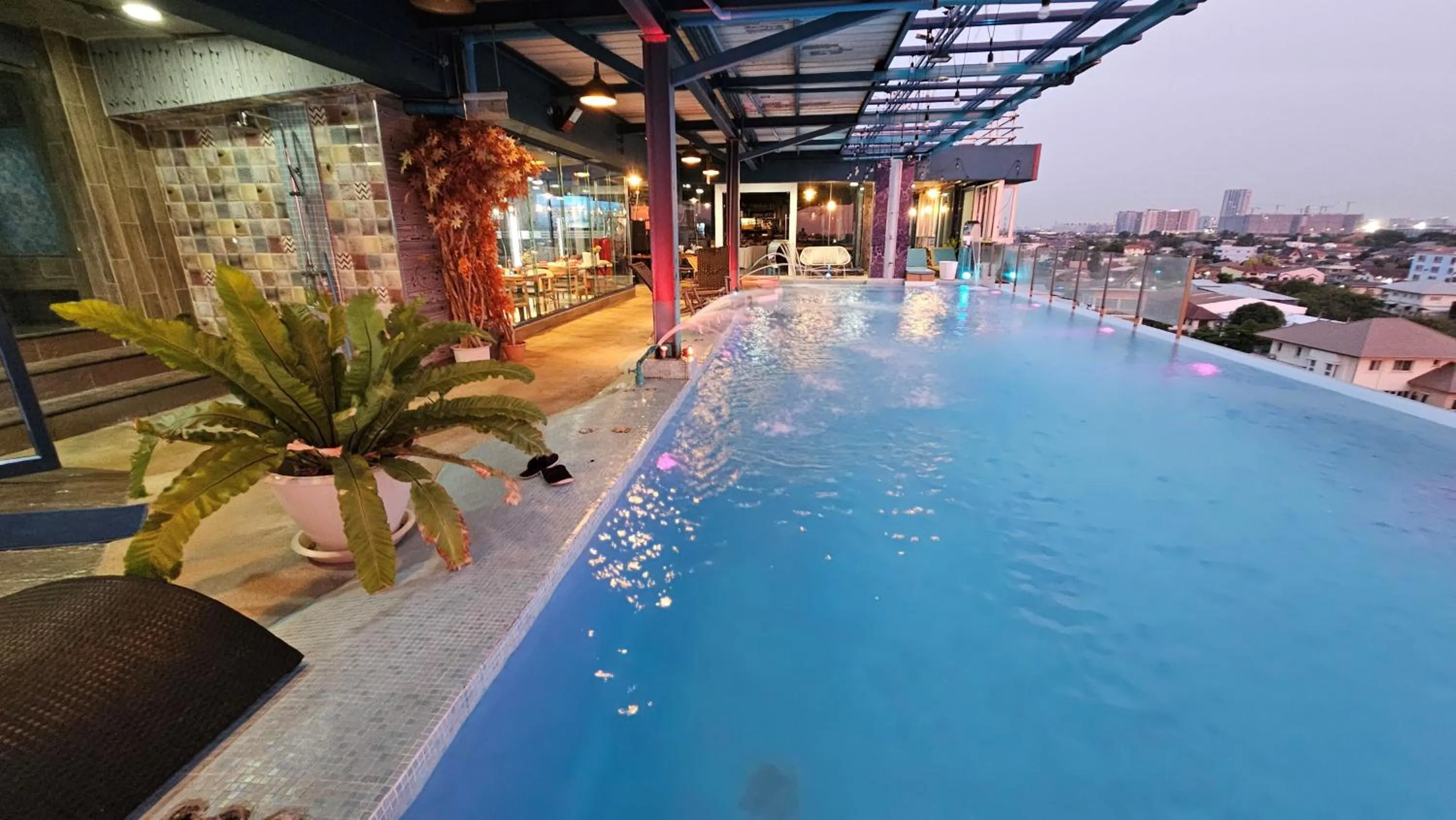 BlueTel Re'sidencE Bangkok IMPACT บลูเทล เรซิดองส์ กรุงเทพ อิมแพค